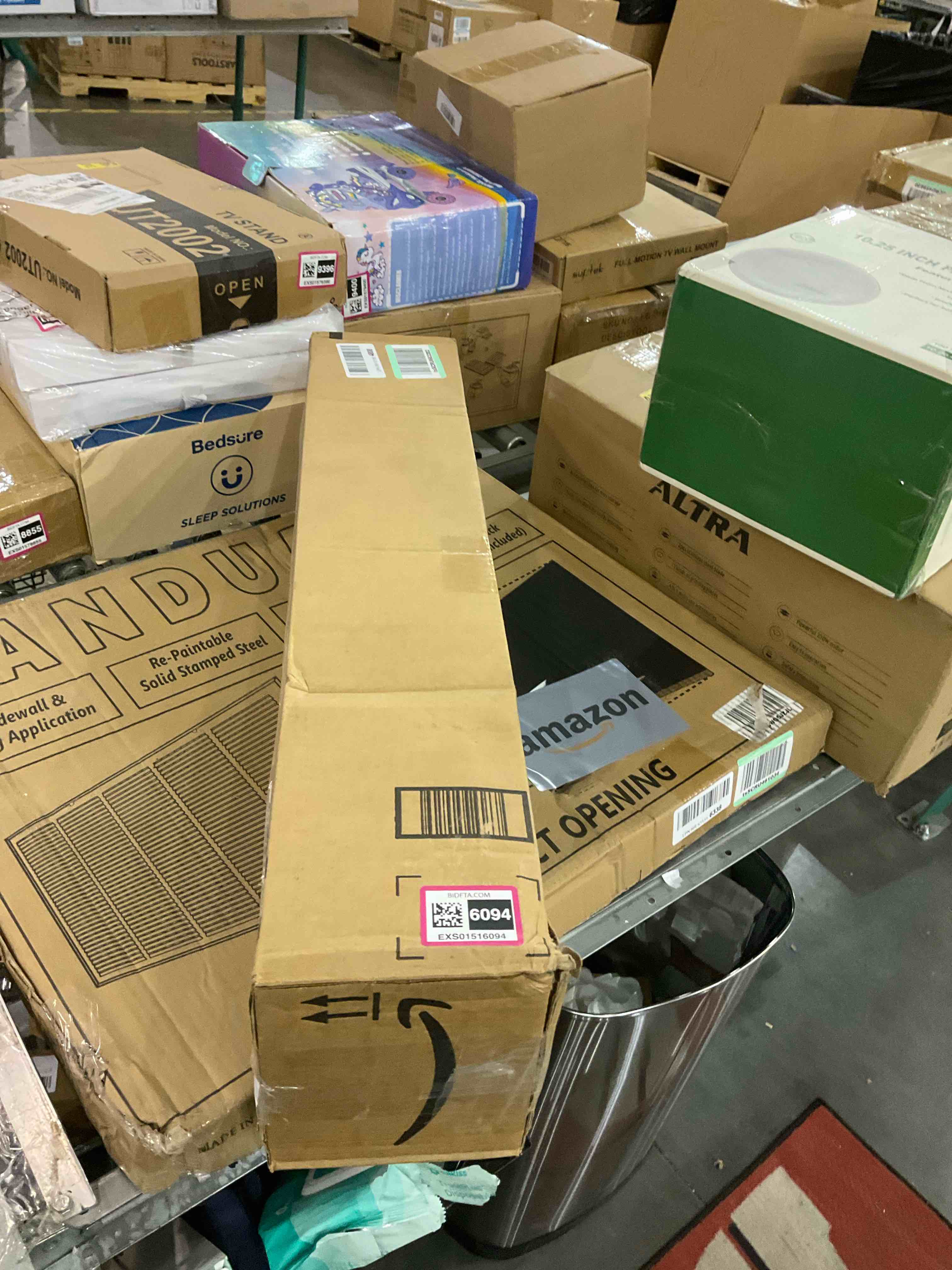 https://s3.amazonaws.com/lotting-images-prod/BargainHunt/EXS01516094_1716562930659.jpeg