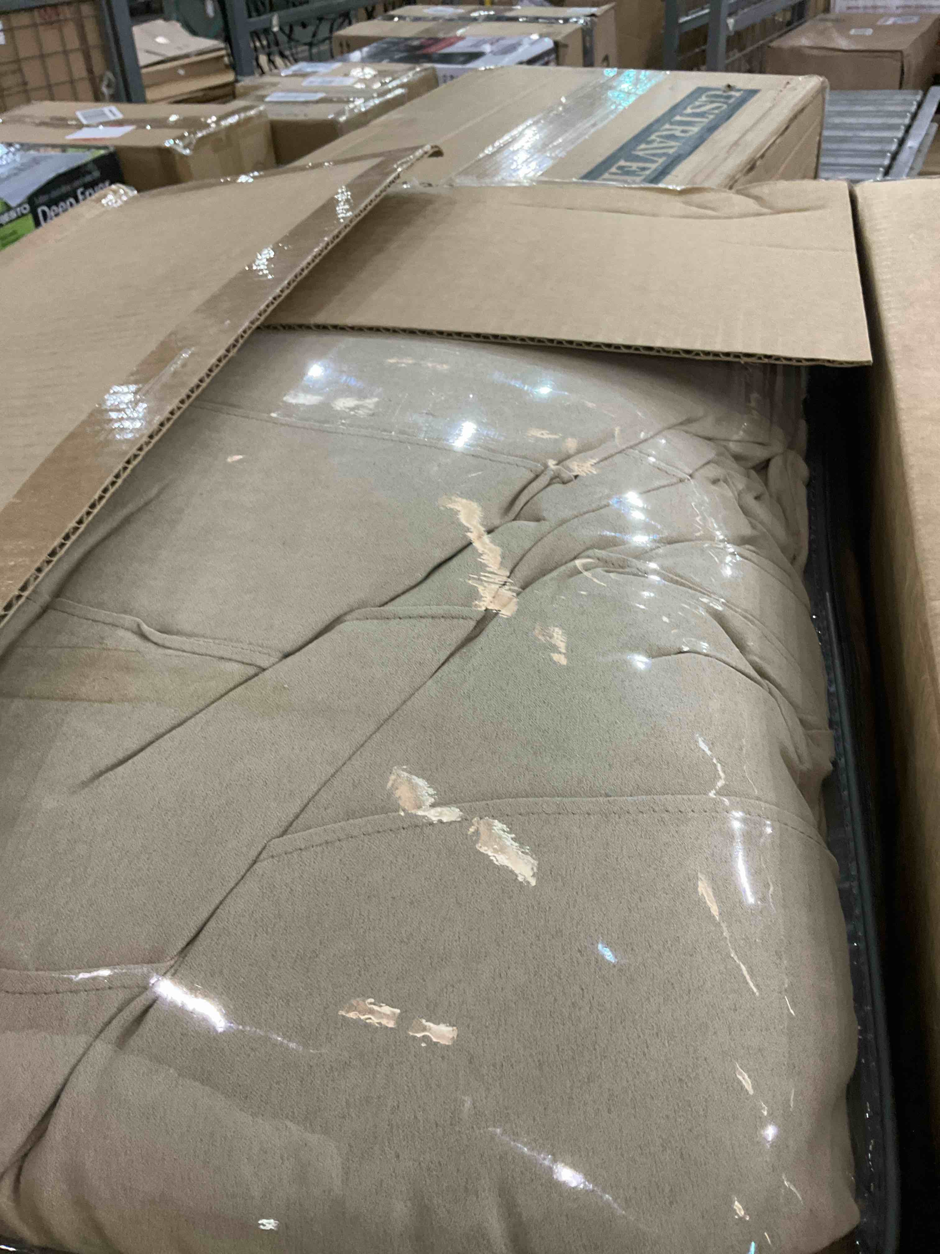 https://s3.amazonaws.com/lotting-images-prod/BargainHunt/EXS01516848_1716552745420.jpeg