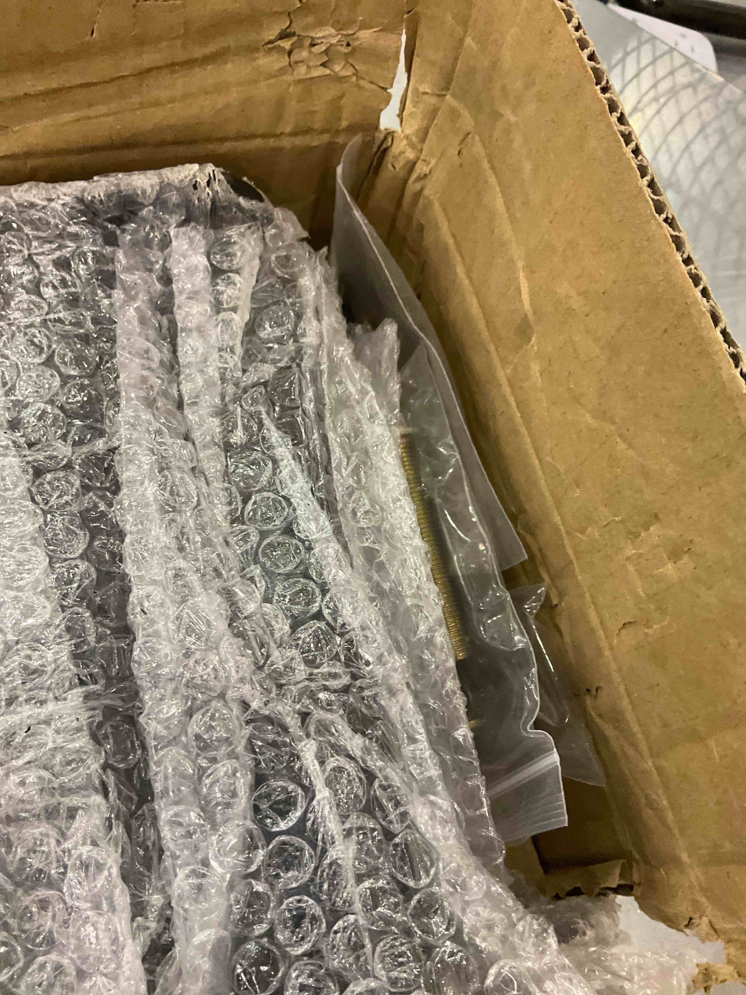 https://s3.amazonaws.com/lotting-images-prod/BargainHunt/EXS01517066_1715963877735.jpeg
