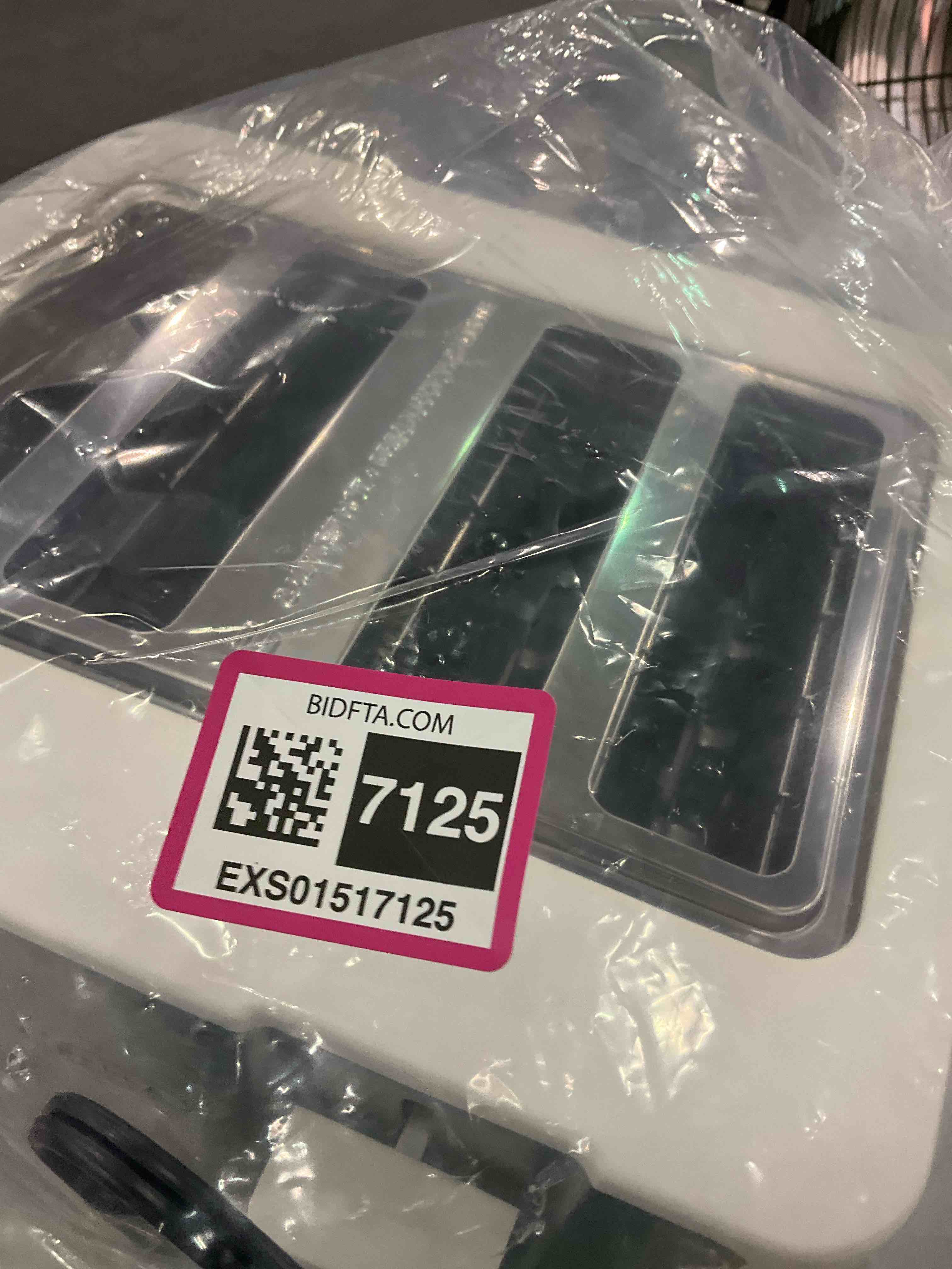 https://s3.amazonaws.com/lotting-images-prod/BargainHunt/EXS01517125_1716203615696.jpeg