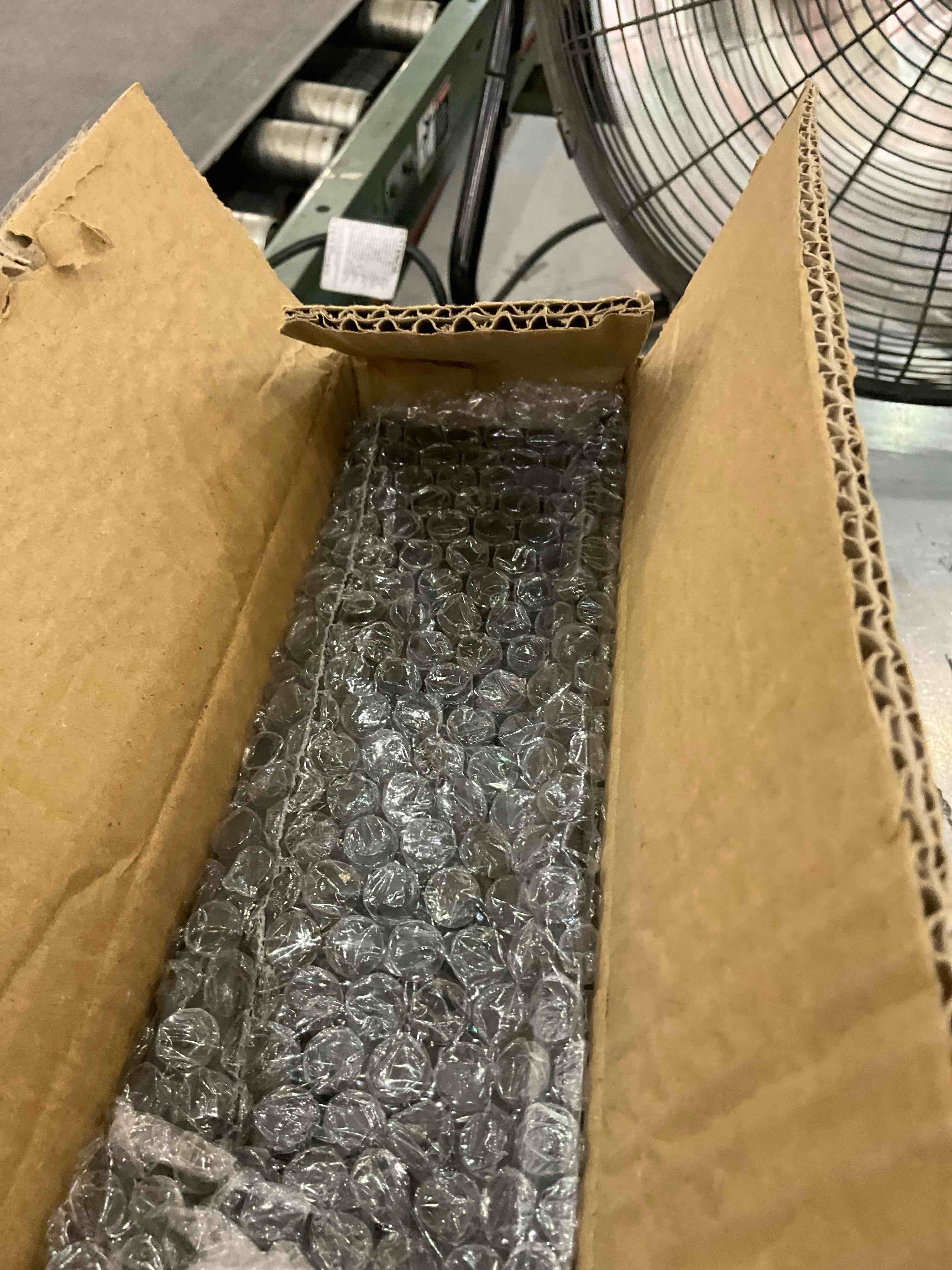 https://s3.amazonaws.com/lotting-images-prod/BargainHunt/EXS01517240_1716215937674.jpeg