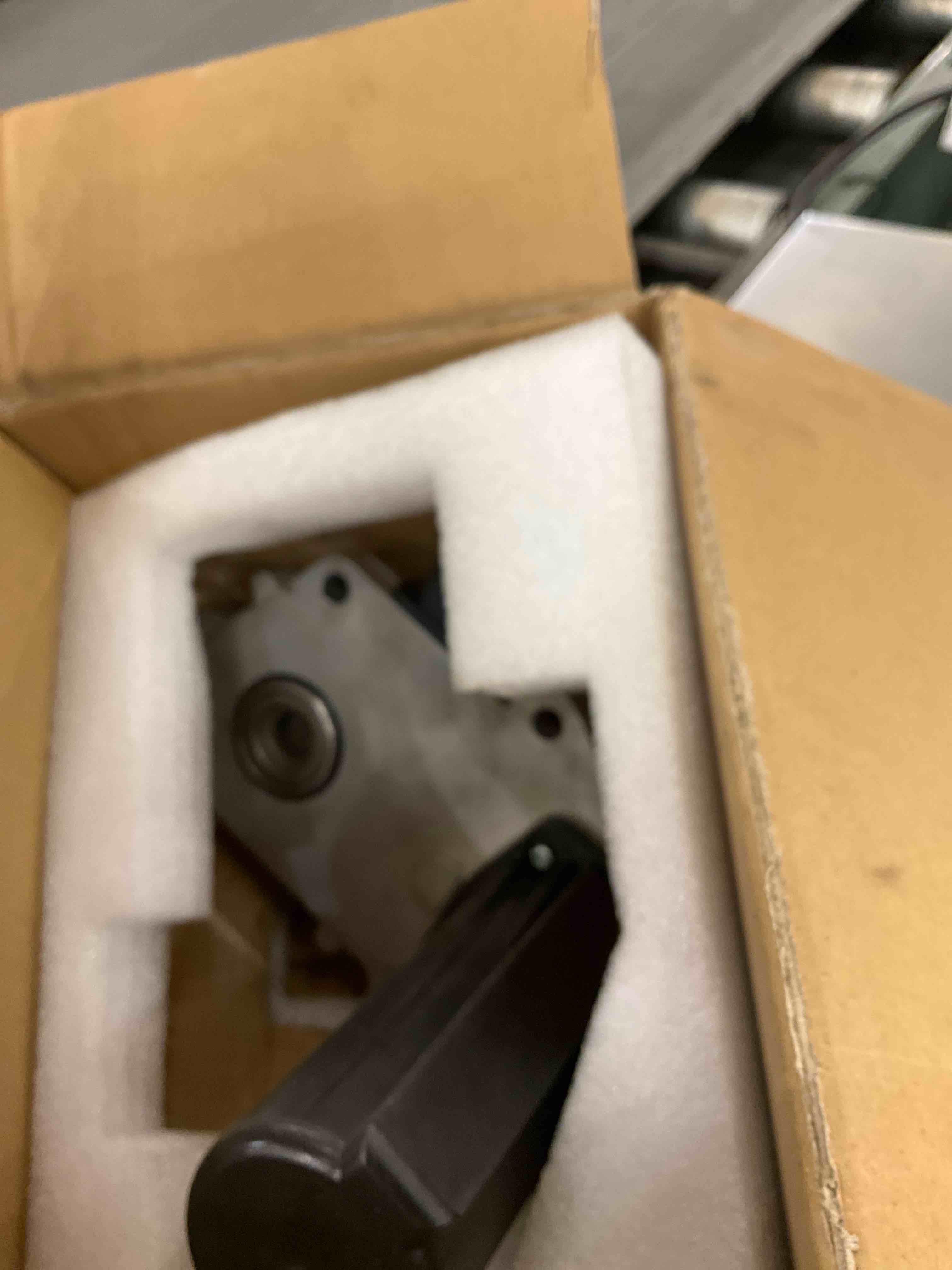 https://s3.amazonaws.com/lotting-images-prod/BargainHunt/EXS01517326_1716224576858.jpeg