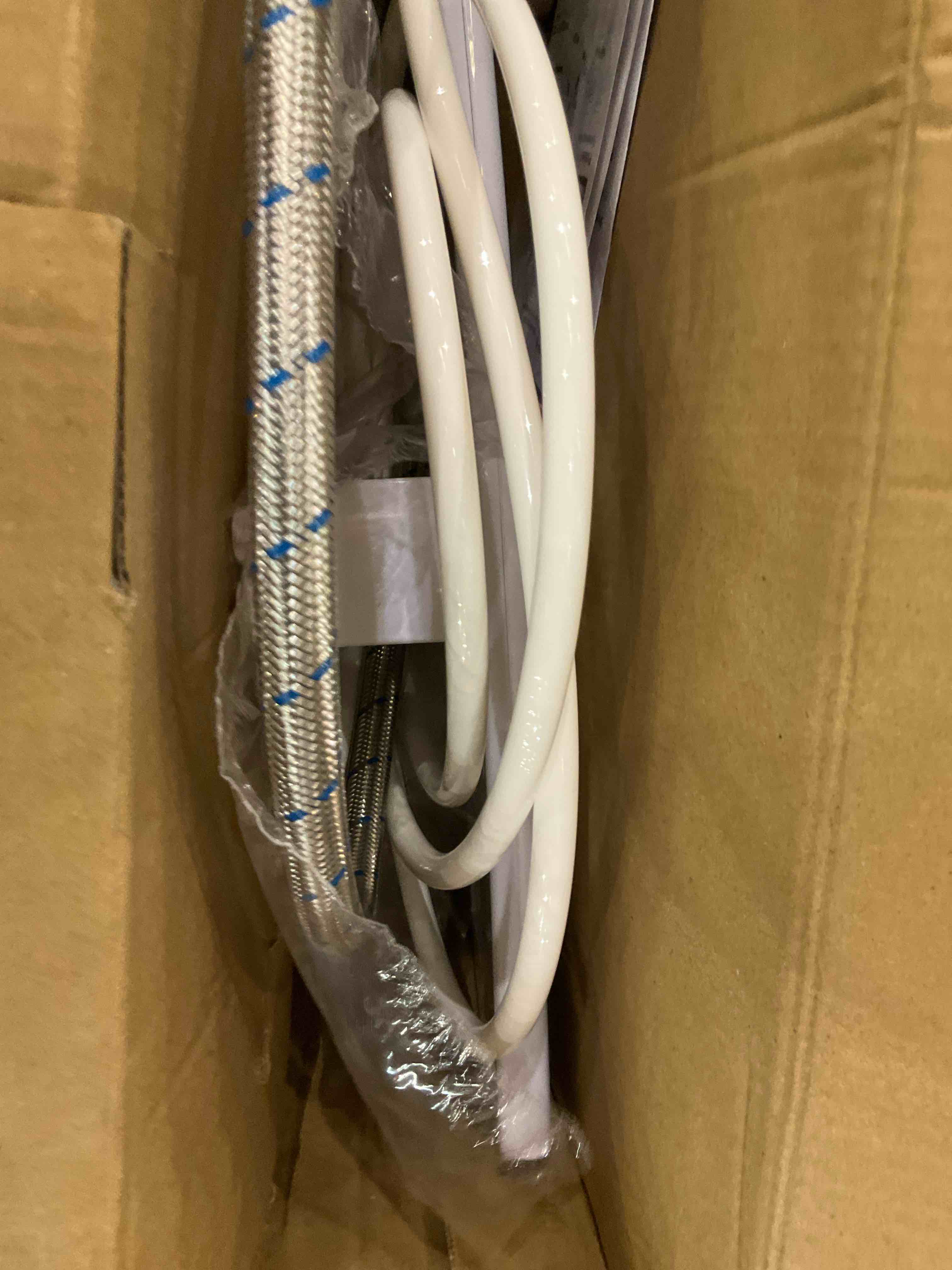 https://s3.amazonaws.com/lotting-images-prod/BargainHunt/EXS01517608_1719581367887.jpeg