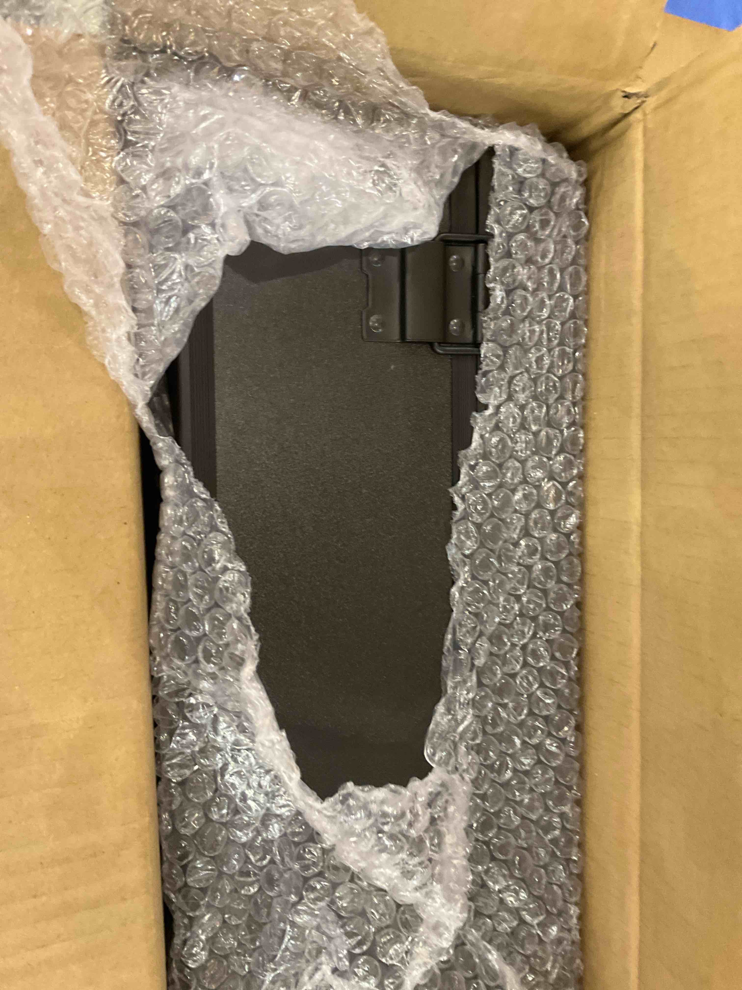 https://s3.amazonaws.com/lotting-images-prod/BargainHunt/EXS01517617_1719582880519.jpeg