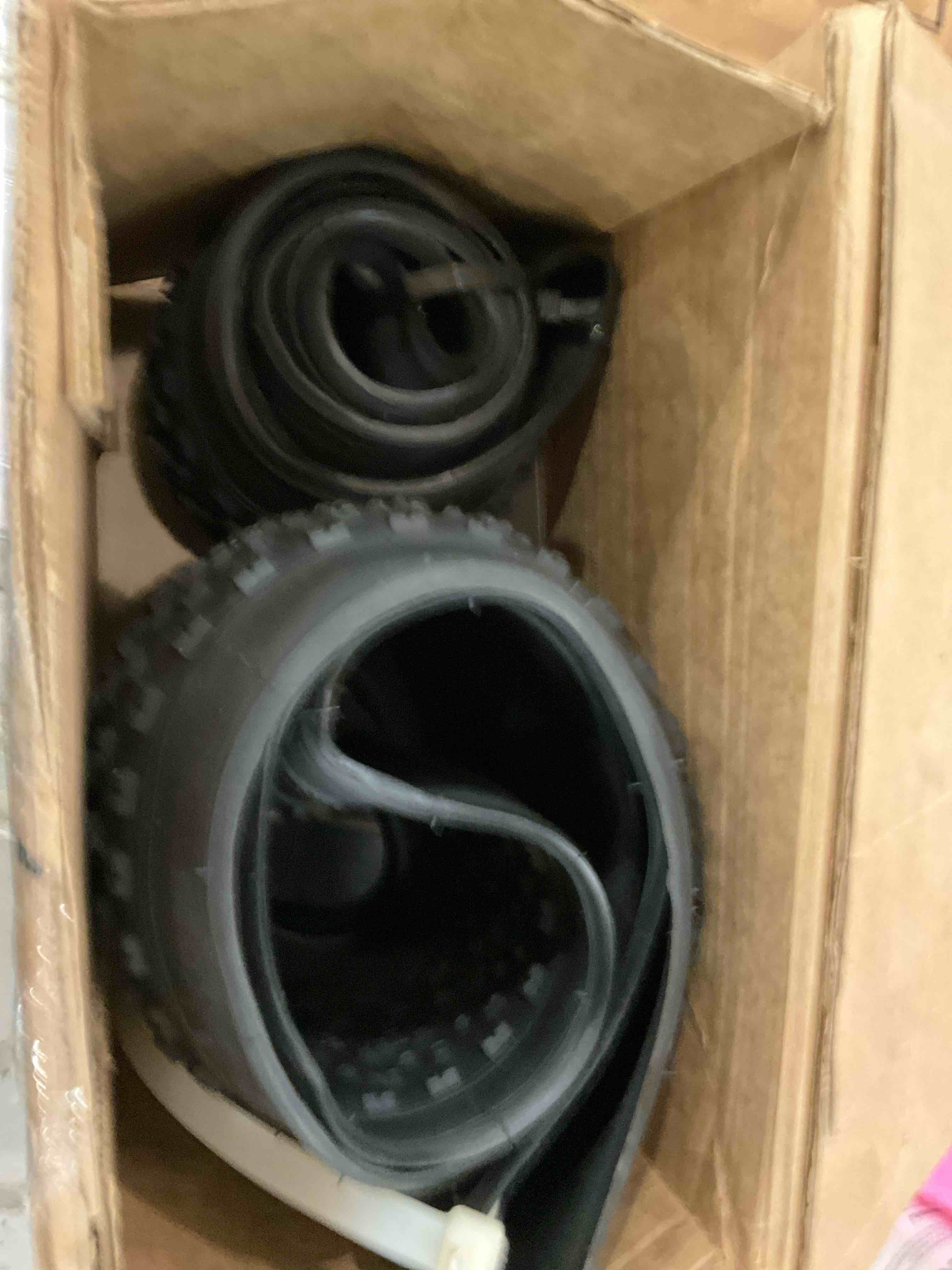 https://s3.amazonaws.com/lotting-images-prod/BargainHunt/EXS01517628_1719584673070.jpeg
