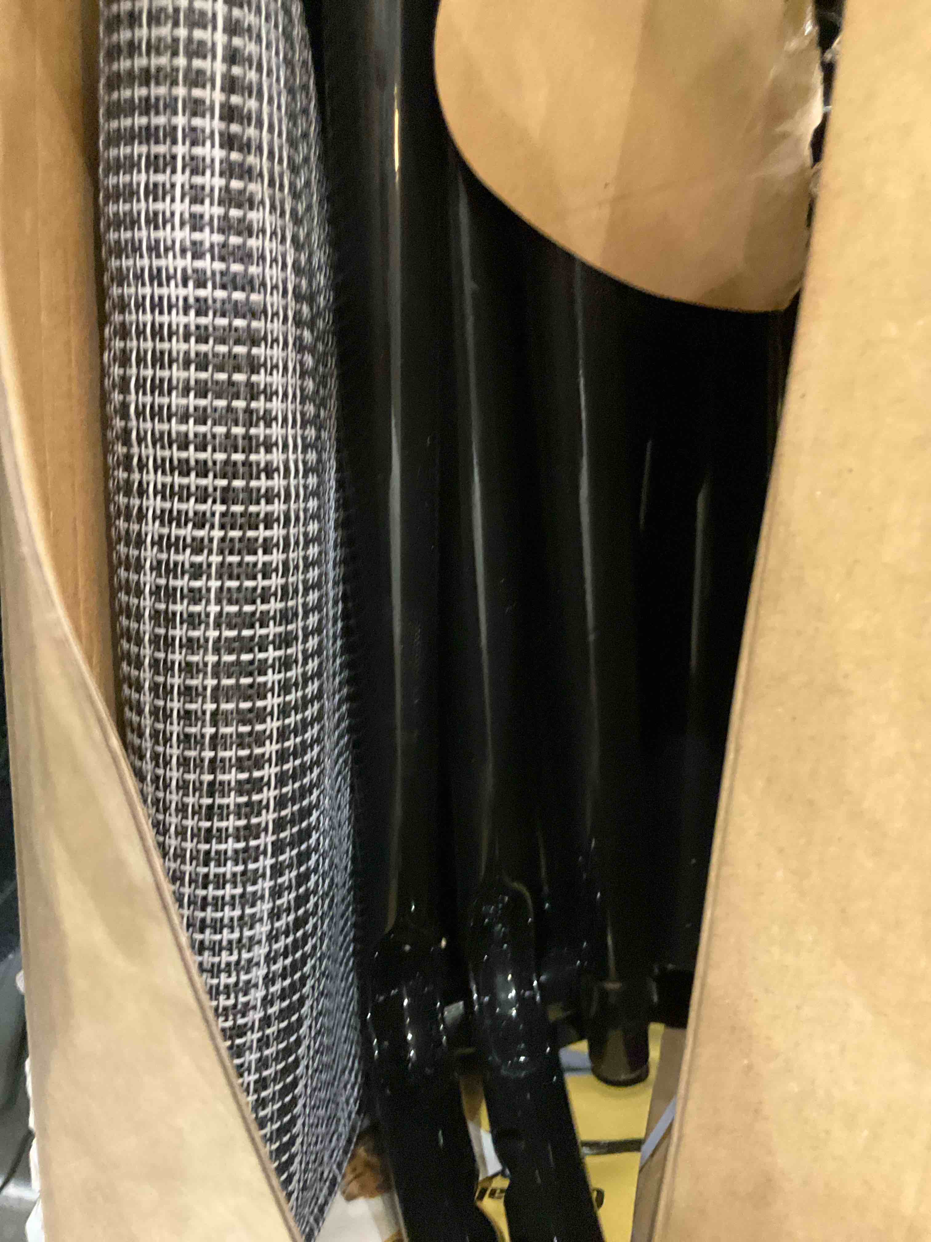 https://s3.amazonaws.com/lotting-images-prod/BargainHunt/EXS01517631_1719585129658.jpeg