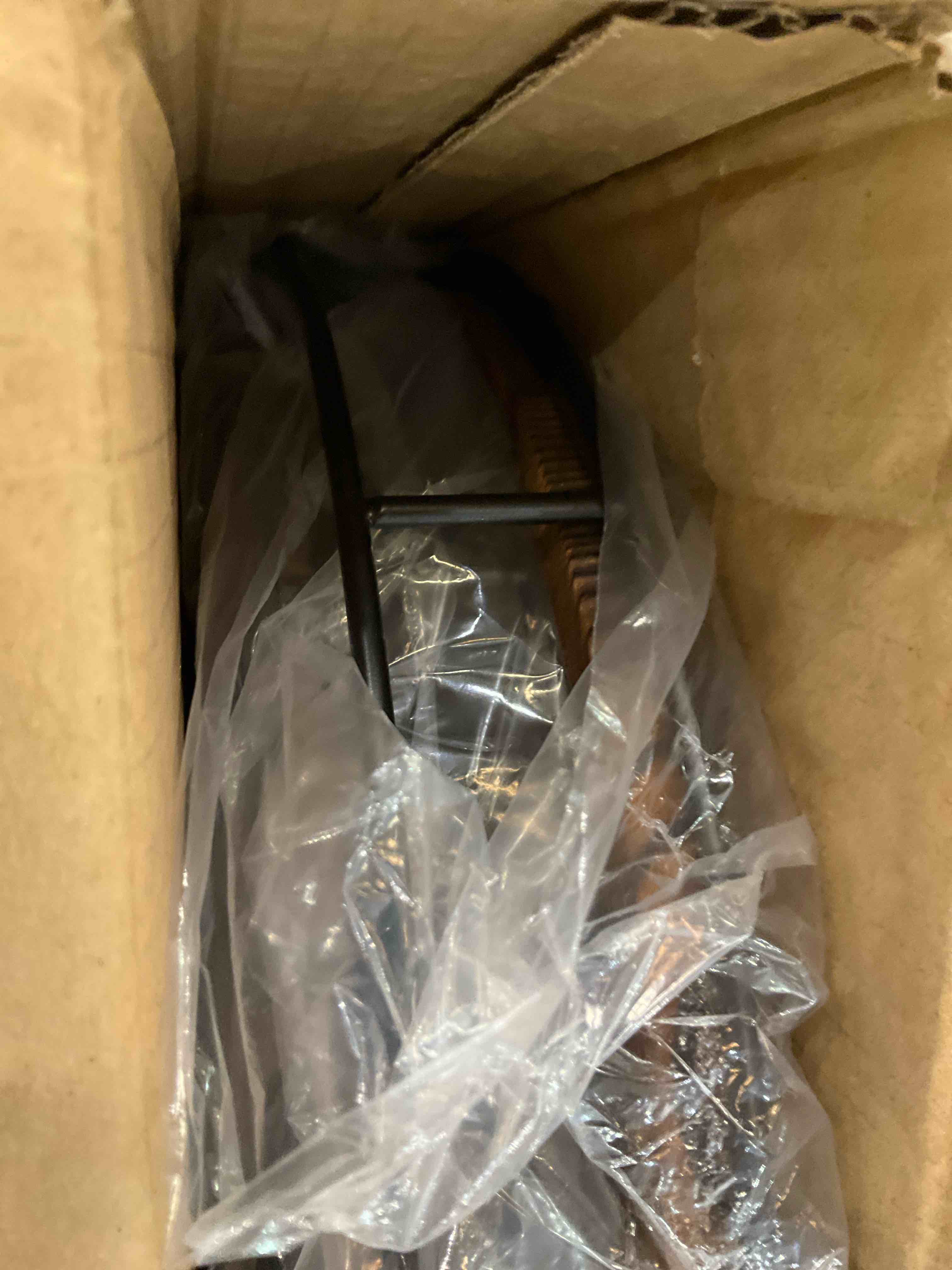 https://s3.amazonaws.com/lotting-images-prod/BargainHunt/EXS01517633_1719585483108.jpeg