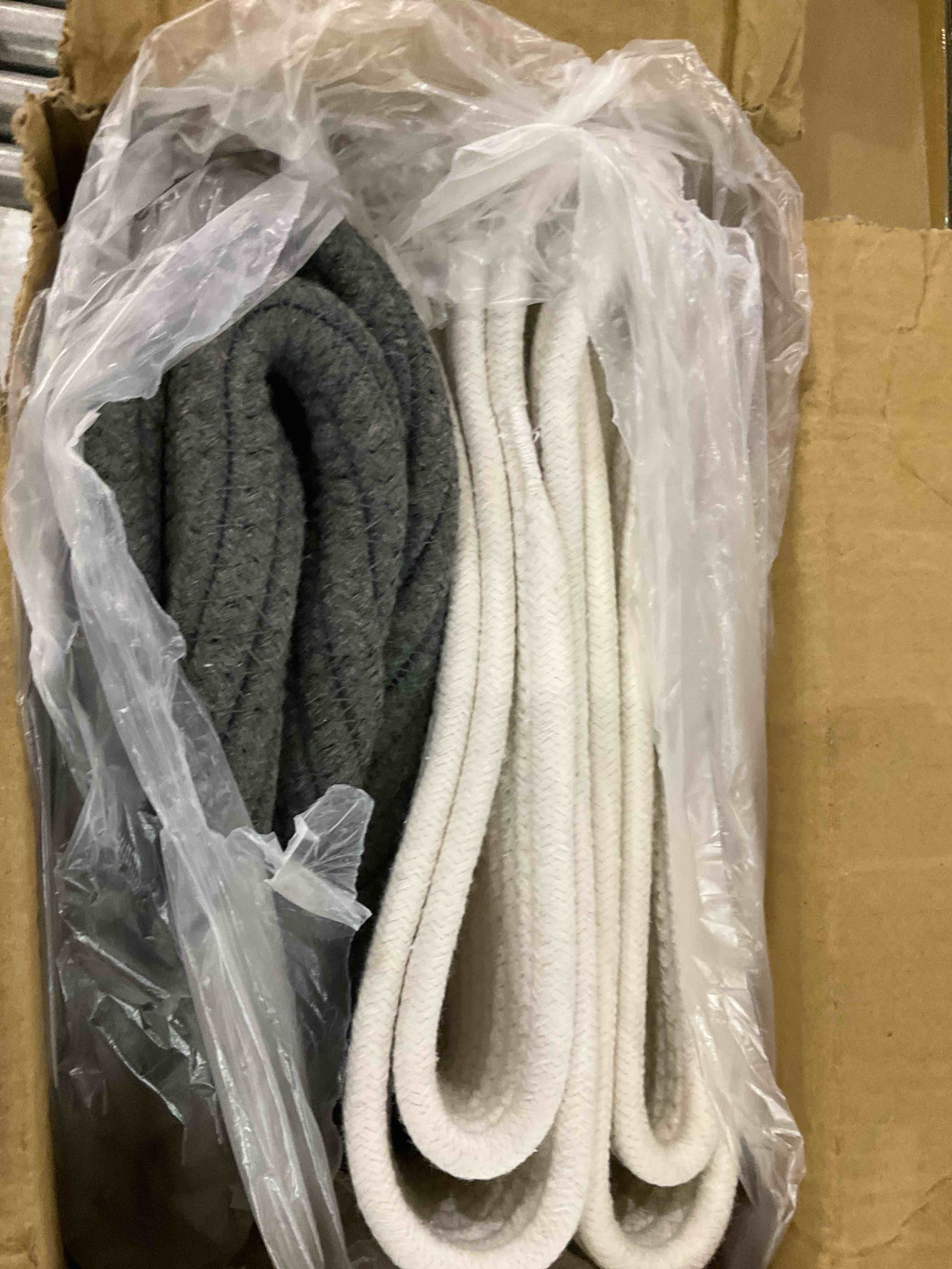https://s3.amazonaws.com/lotting-images-prod/BargainHunt/EXS01517659_1719834378665.jpeg
