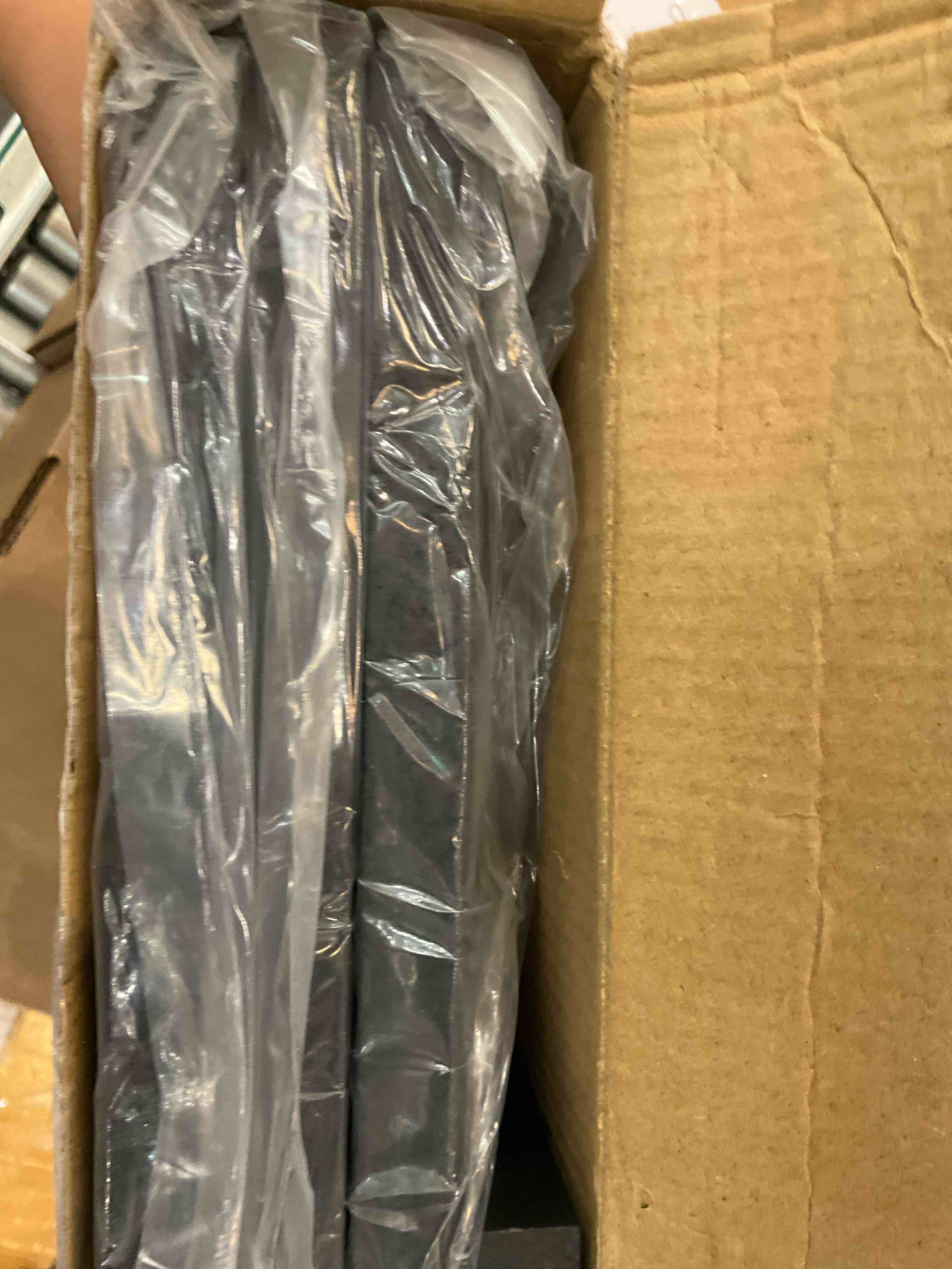 https://s3.amazonaws.com/lotting-images-prod/BargainHunt/EXS01517773_1719855765948.jpeg