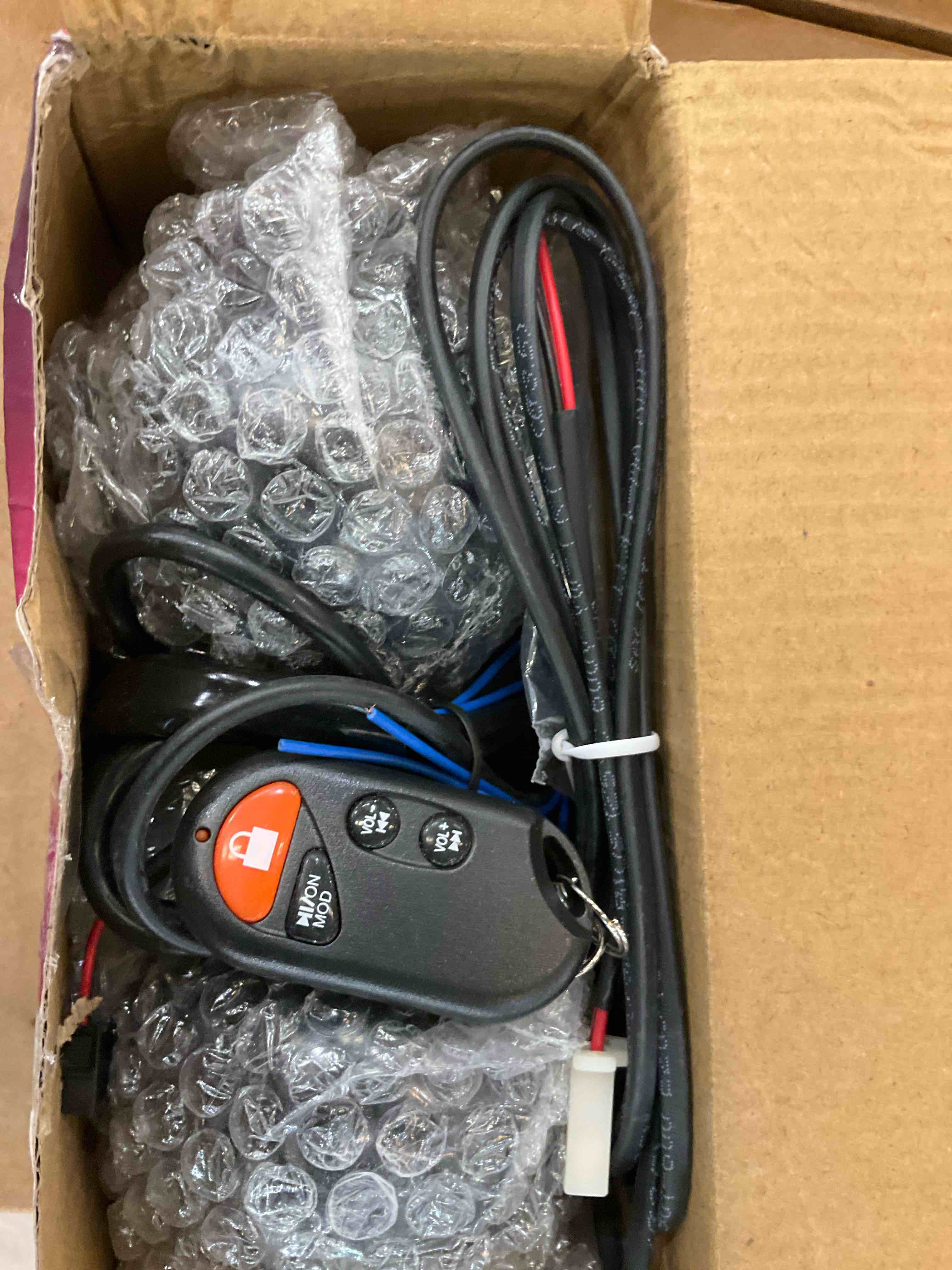 https://s3.amazonaws.com/lotting-images-prod/BargainHunt/EXS01517774_1719855857197.jpeg