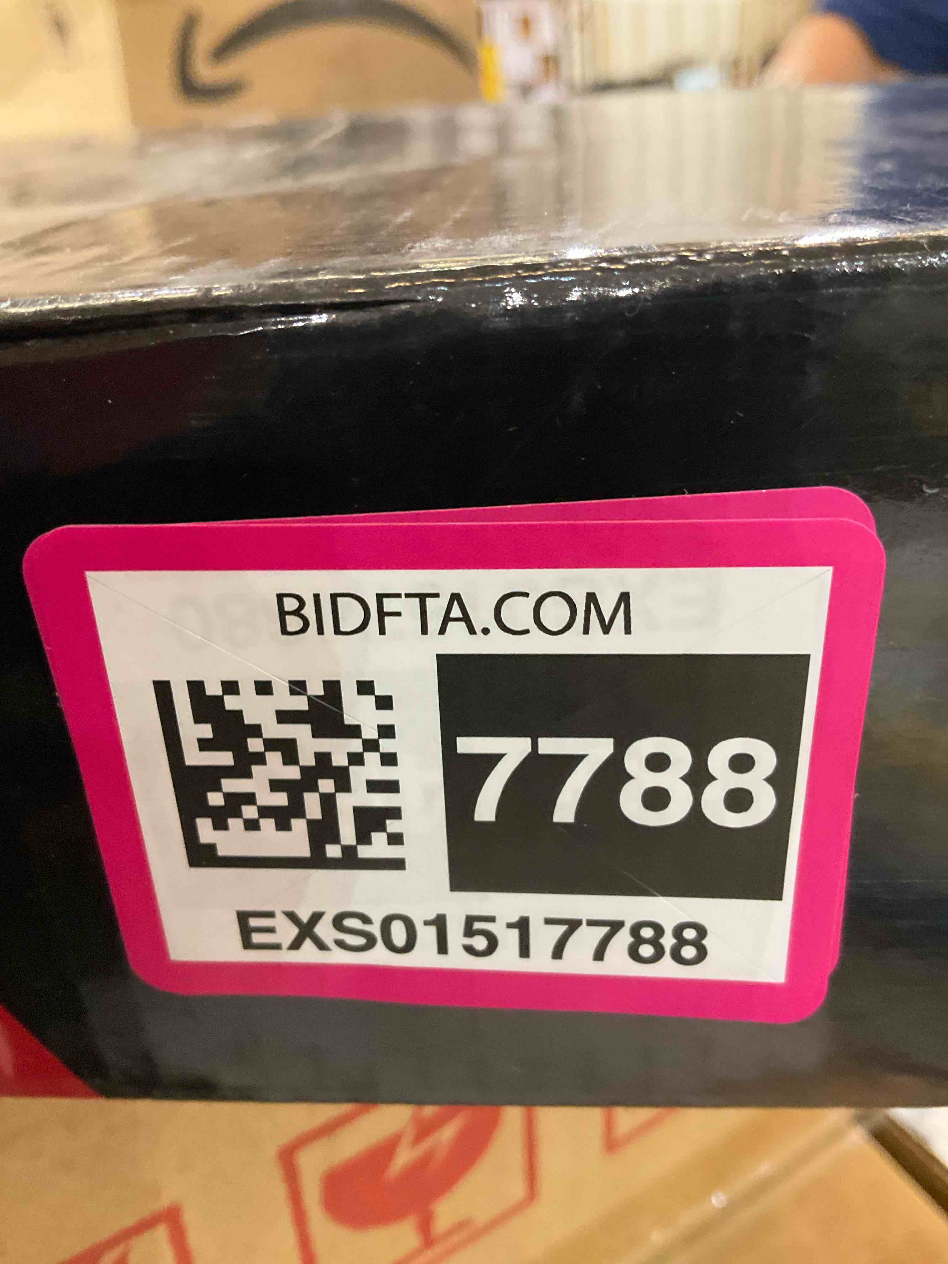 https://s3.amazonaws.com/lotting-images-prod/BargainHunt/EXS01517788_1719859375030.jpeg