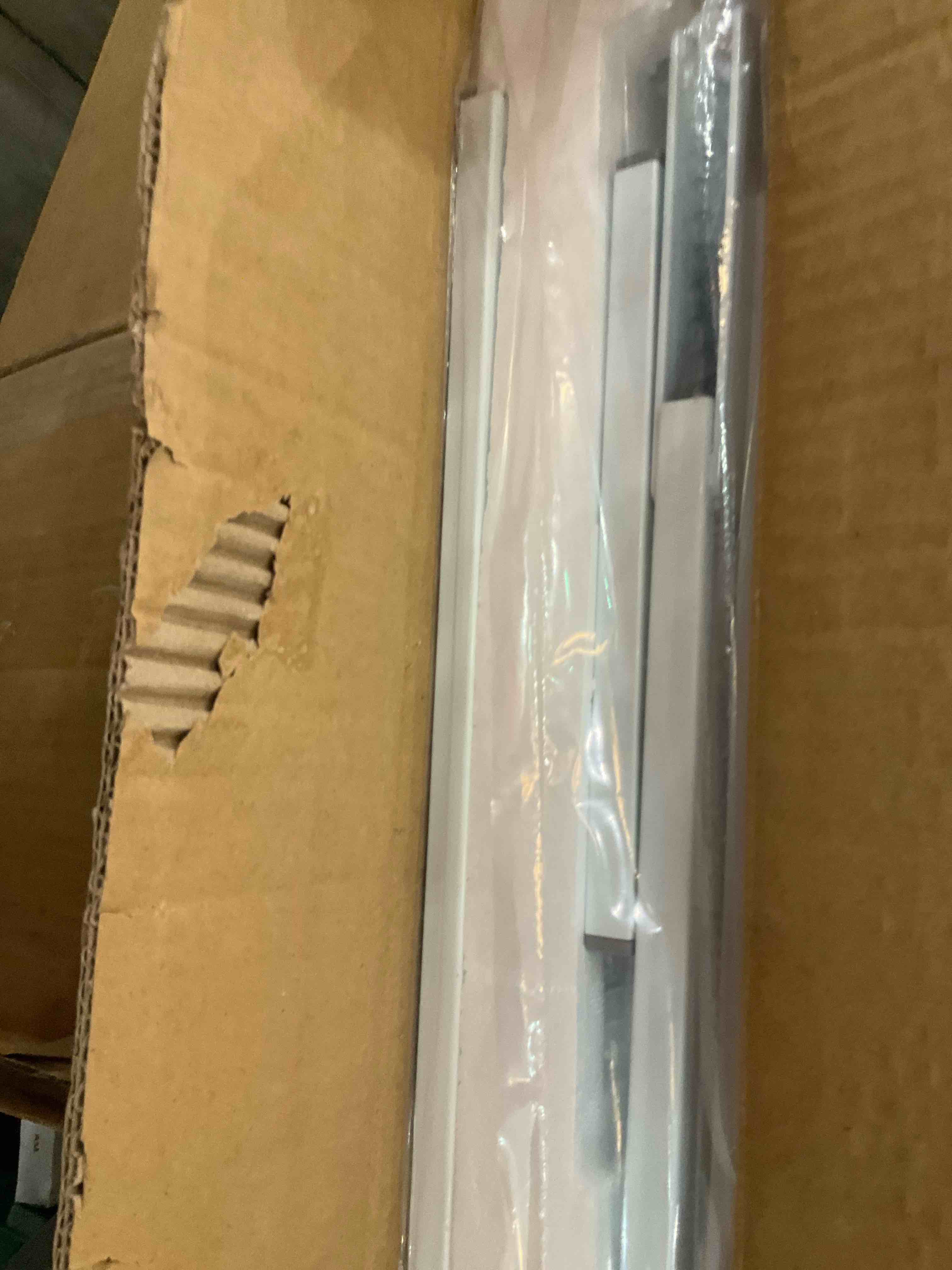 https://s3.amazonaws.com/lotting-images-prod/BargainHunt/EXS01517882_1719942195544.jpeg