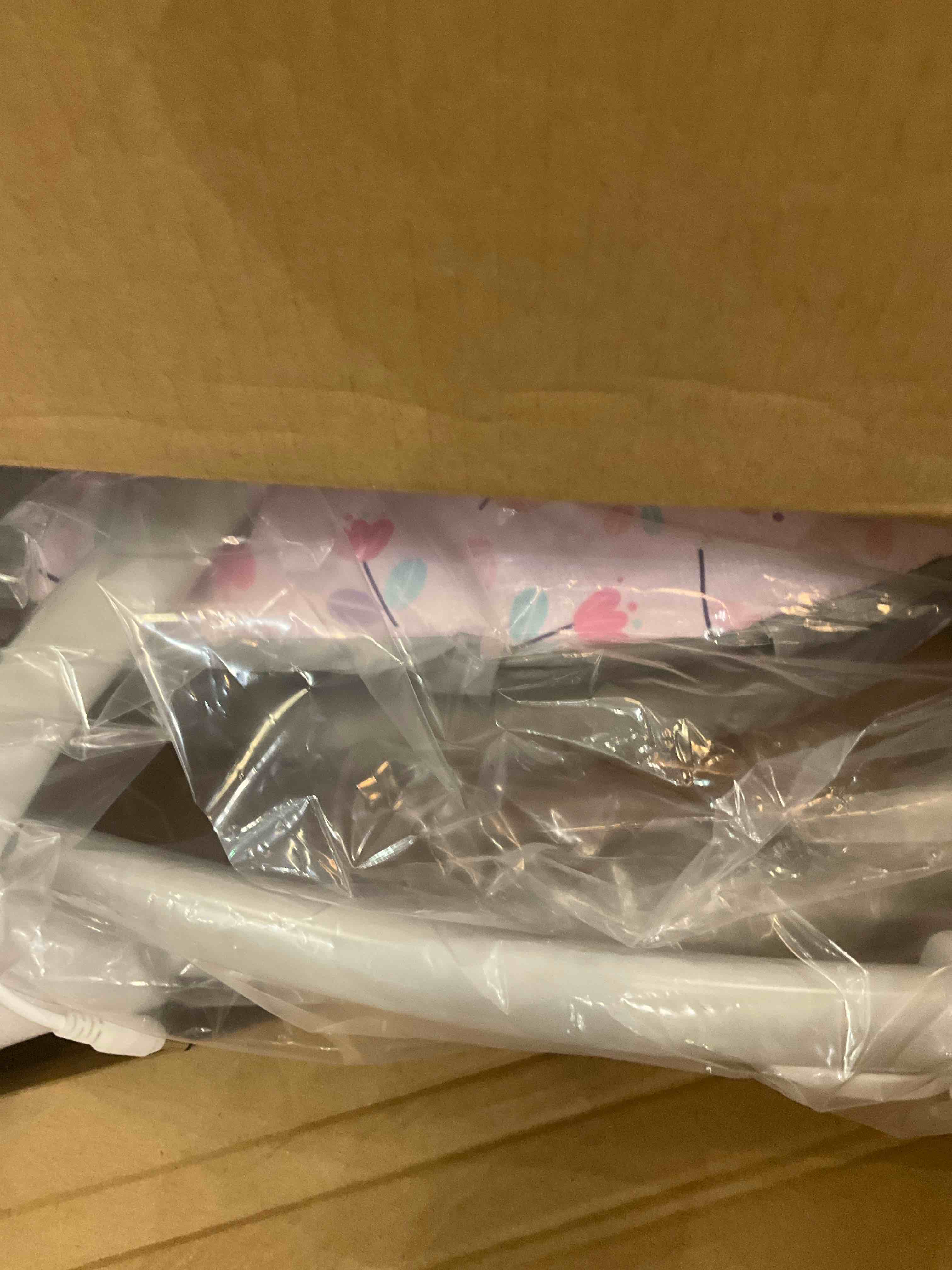 https://s3.amazonaws.com/lotting-images-prod/BargainHunt/EXS01518072_1716399741689.jpeg