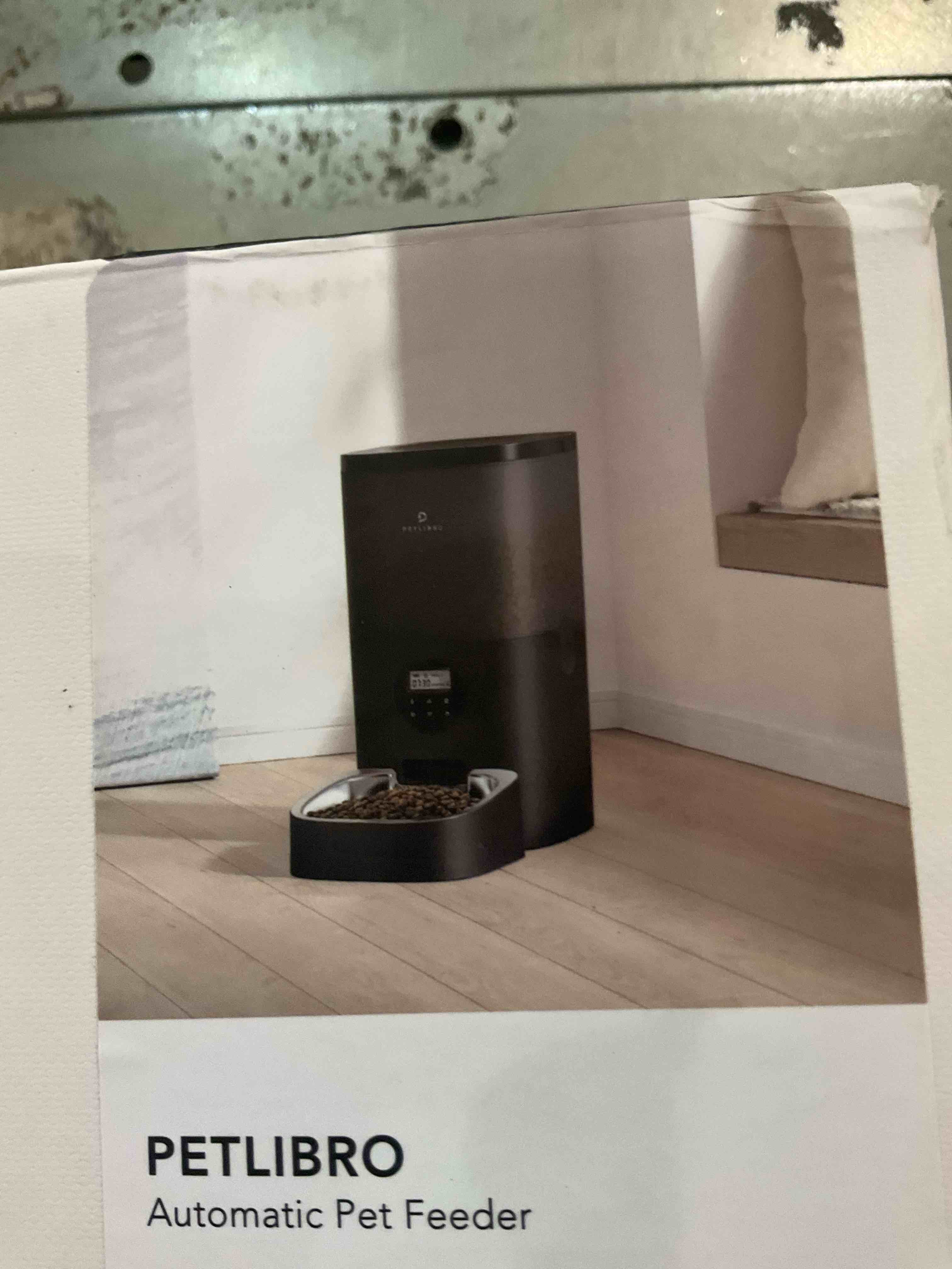 https://s3.amazonaws.com/lotting-images-prod/BargainHunt/EXS01518144_1716471303854.jpeg