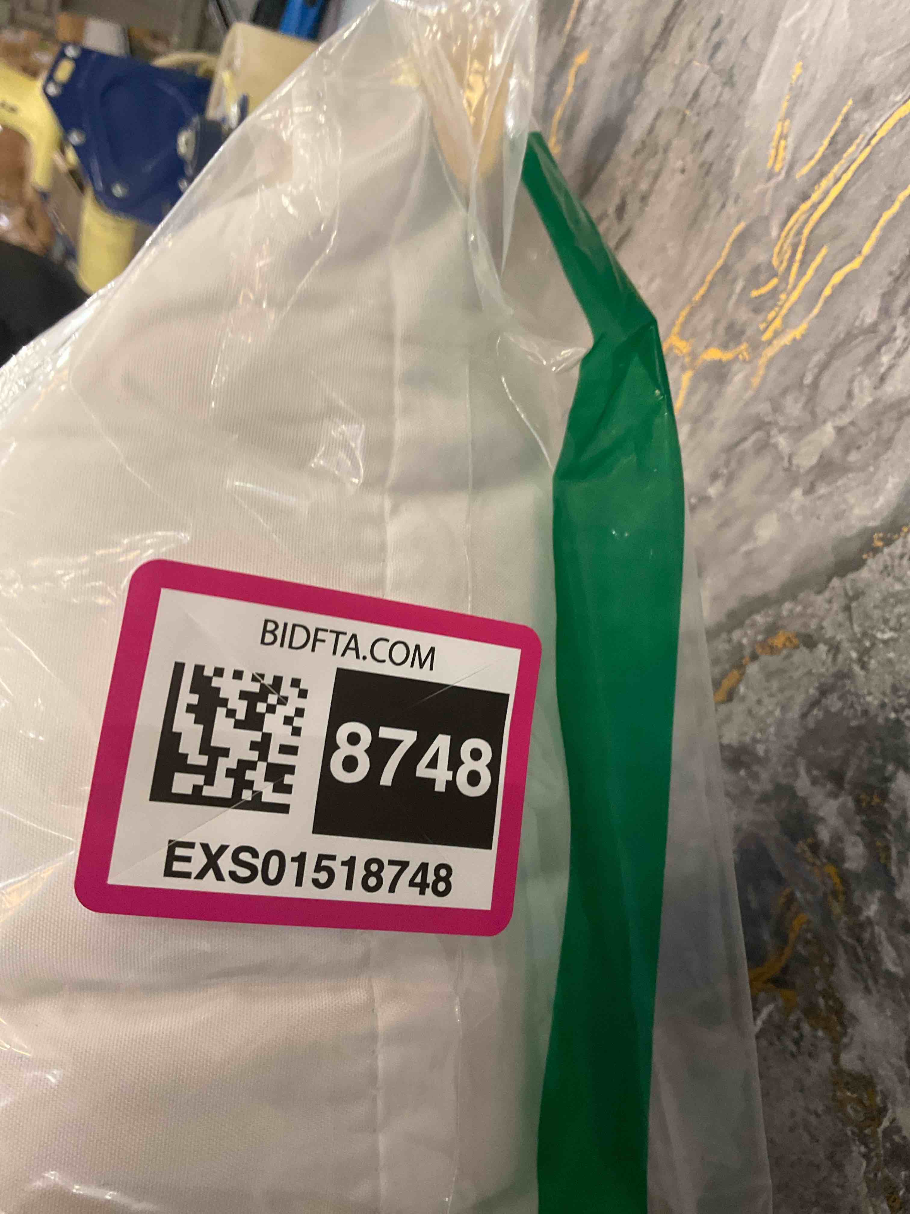 https://s3.amazonaws.com/lotting-images-prod/BargainHunt/EXS01518748_1718132411157.jpeg