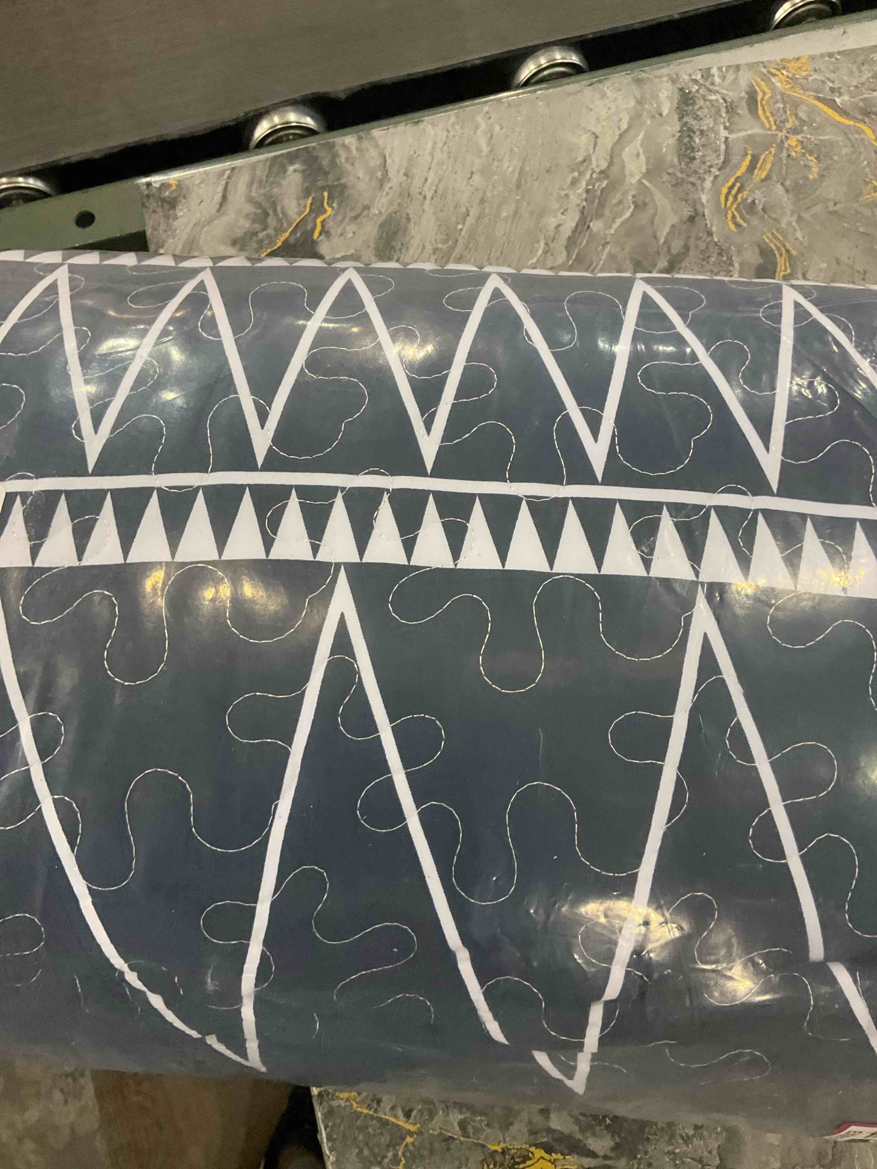 https://s3.amazonaws.com/lotting-images-prod/BargainHunt/EXS01518762_1718191684754.jpeg