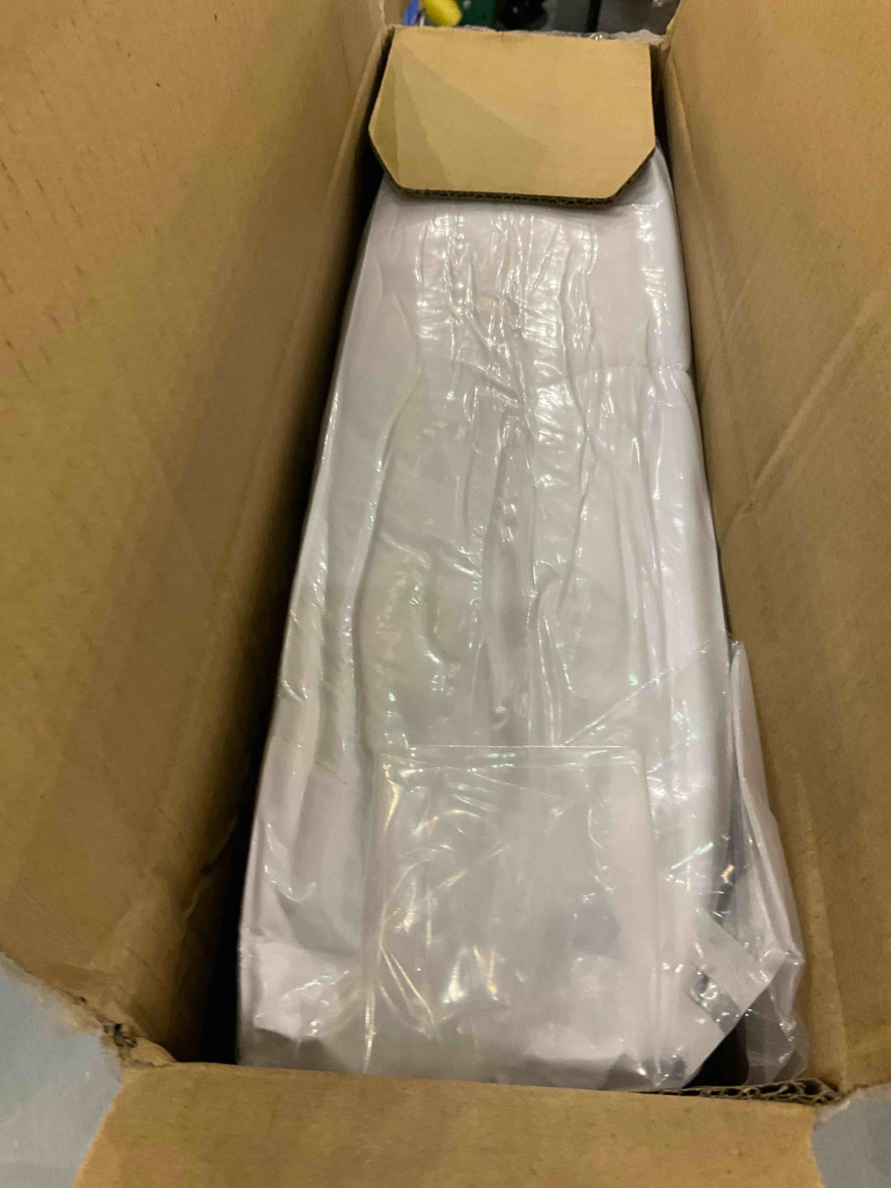 https://s3.amazonaws.com/lotting-images-prod/BargainHunt/EXS01519049_1715953477358.jpeg