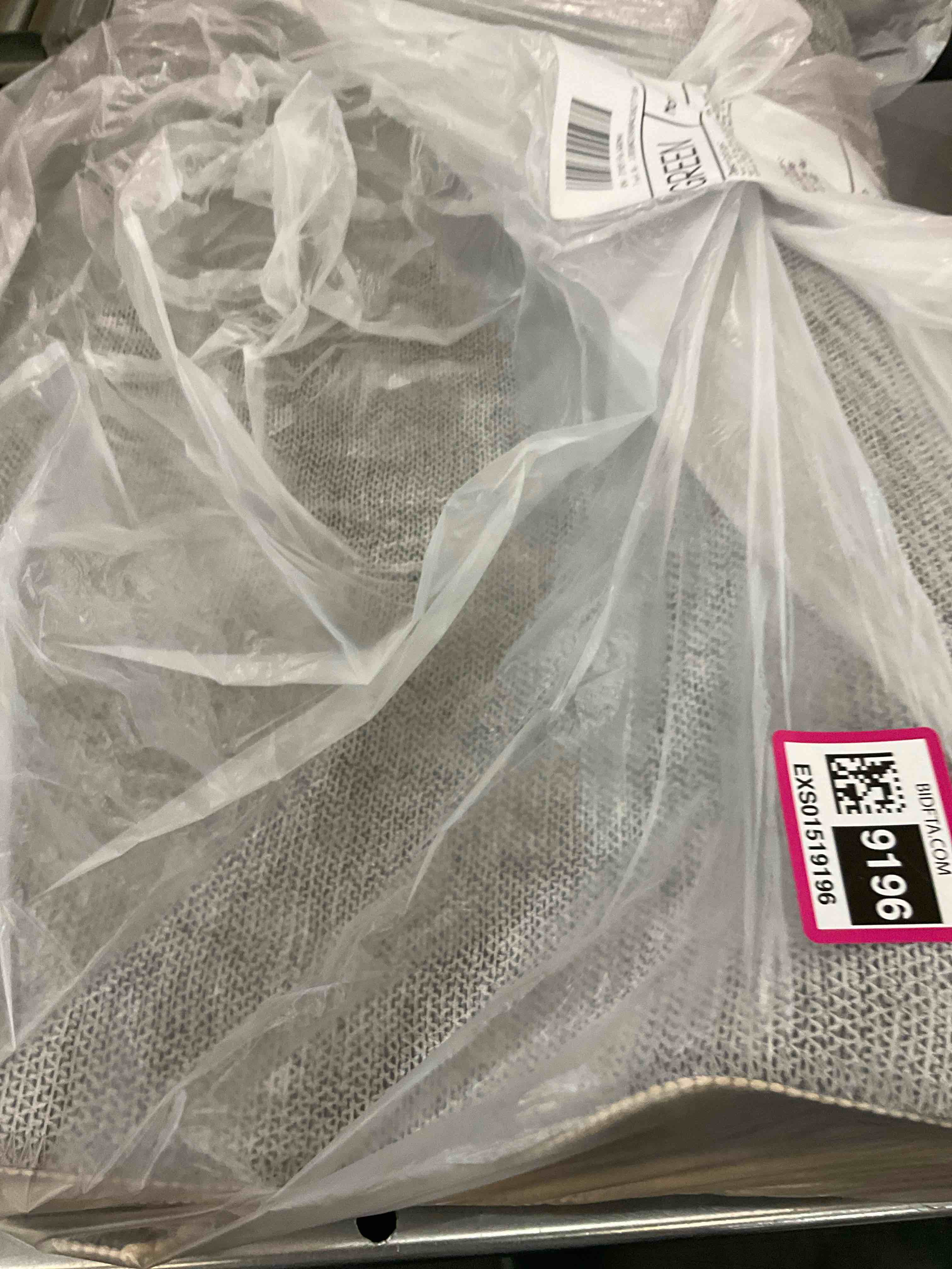 https://s3.amazonaws.com/lotting-images-prod/BargainHunt/EXS01519196_1716217386671.jpeg