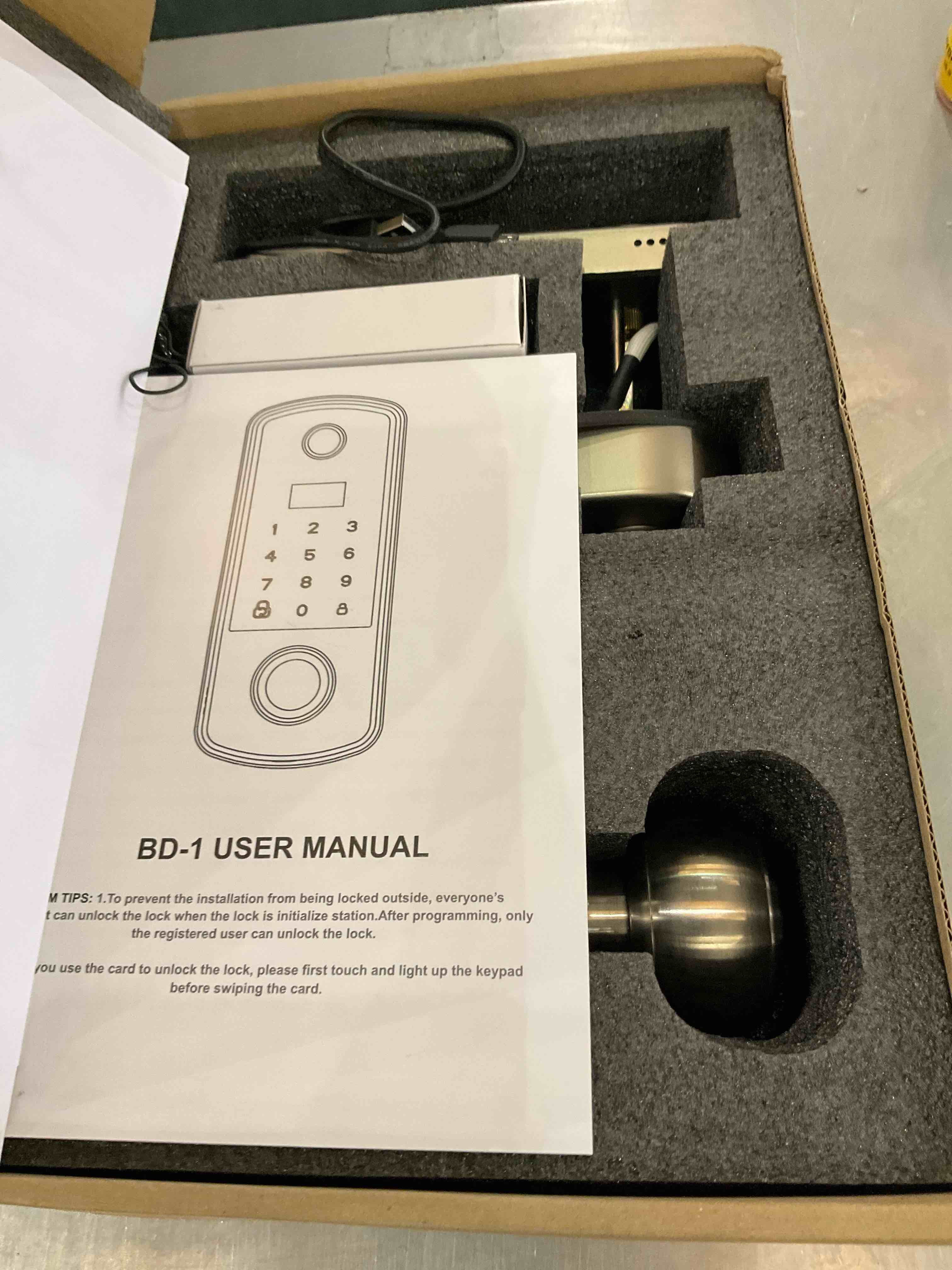 https://s3.amazonaws.com/lotting-images-prod/BargainHunt/EXS01519217_1716219836990.jpeg