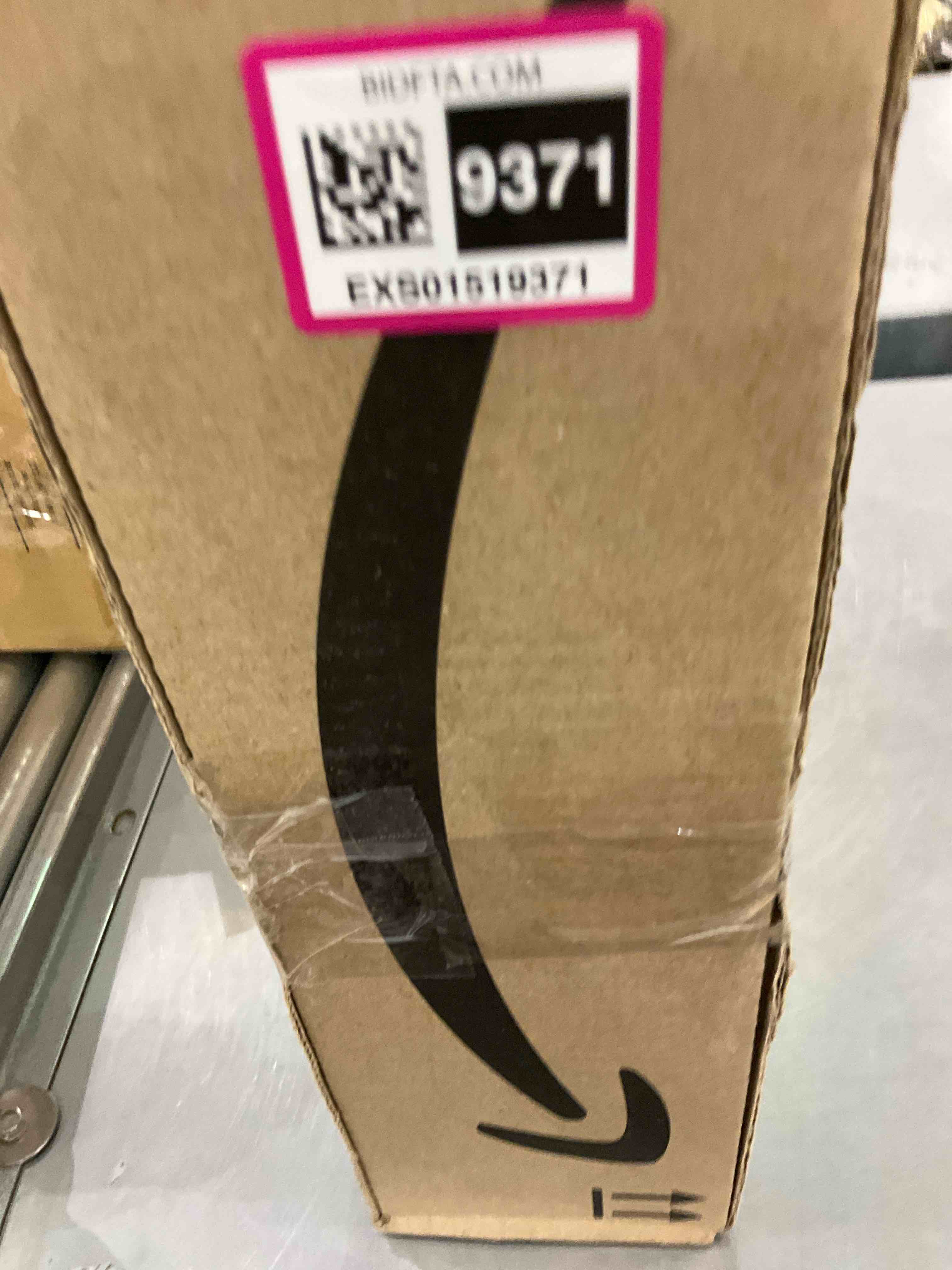 https://s3.amazonaws.com/lotting-images-prod/BargainHunt/EXS01519371_1716381755663.jpeg