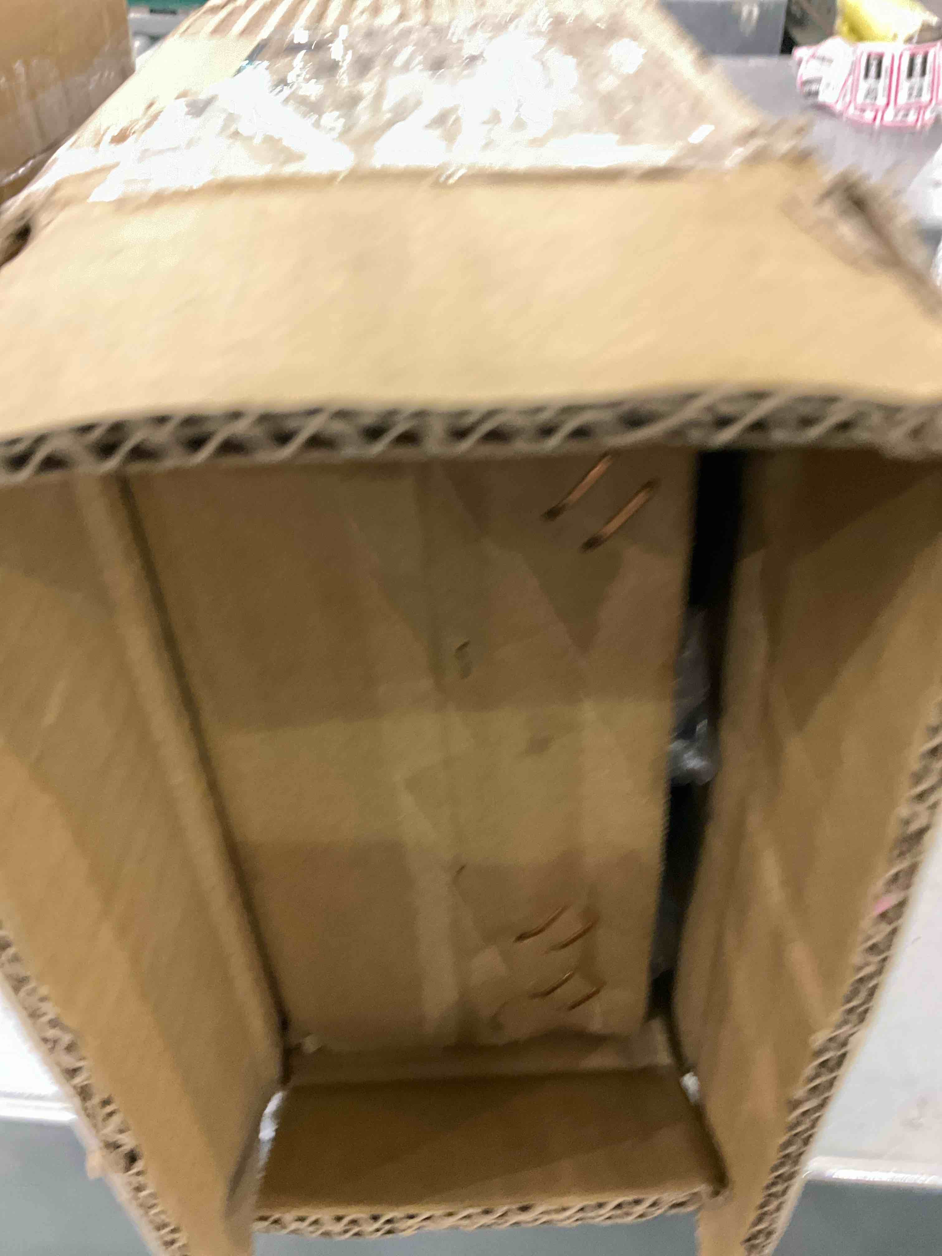 https://s3.amazonaws.com/lotting-images-prod/BargainHunt/EXS01519428_1716472946146.jpeg