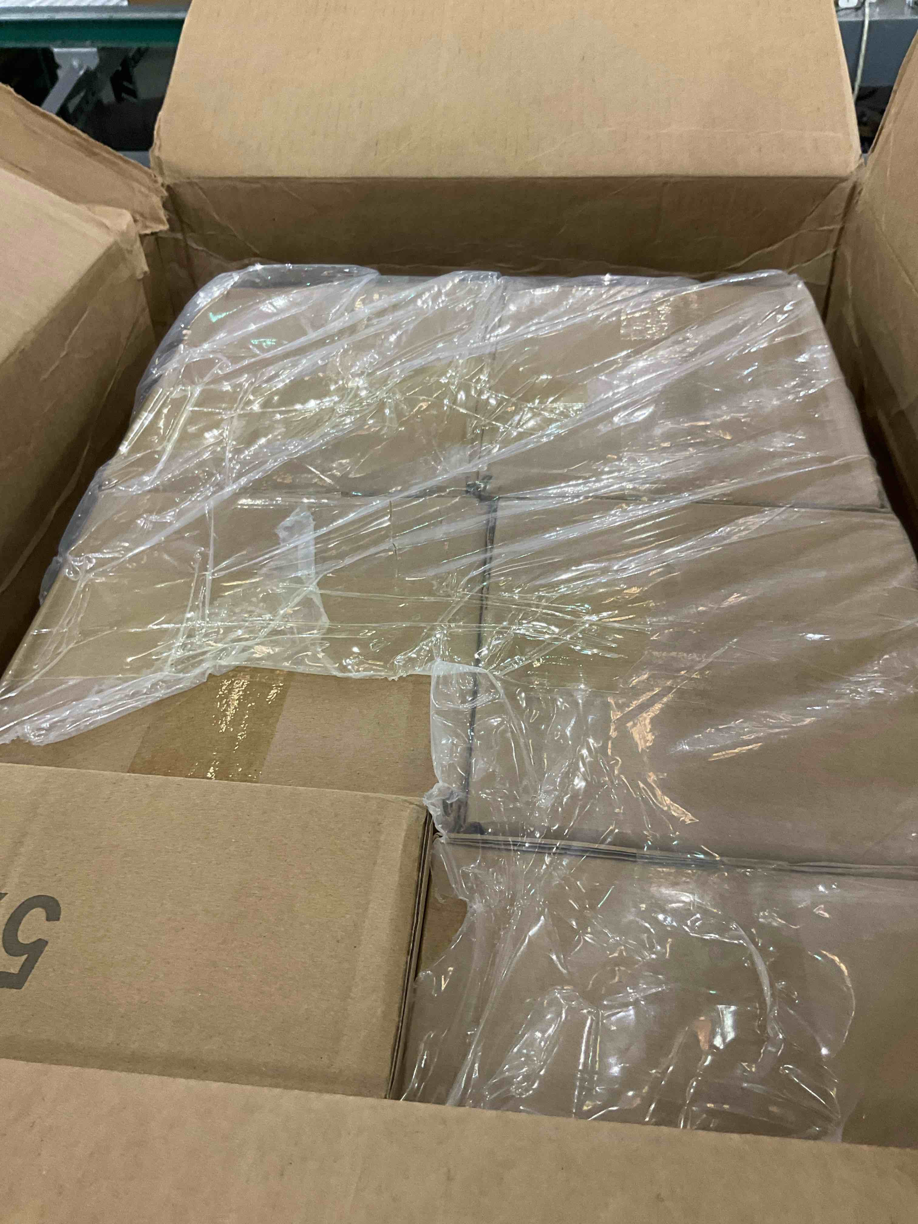 https://s3.amazonaws.com/lotting-images-prod/BargainHunt/EXS01519438_1716474864637.jpeg
