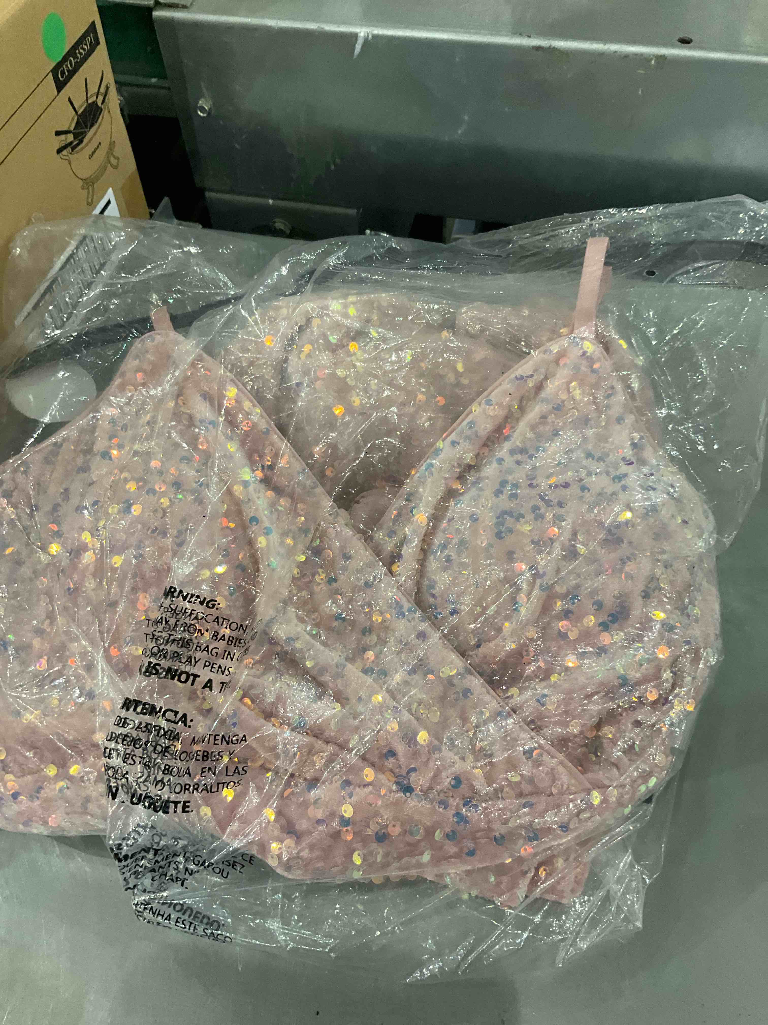 https://s3.amazonaws.com/lotting-images-prod/BargainHunt/EXS01519455_1716898401790.jpeg