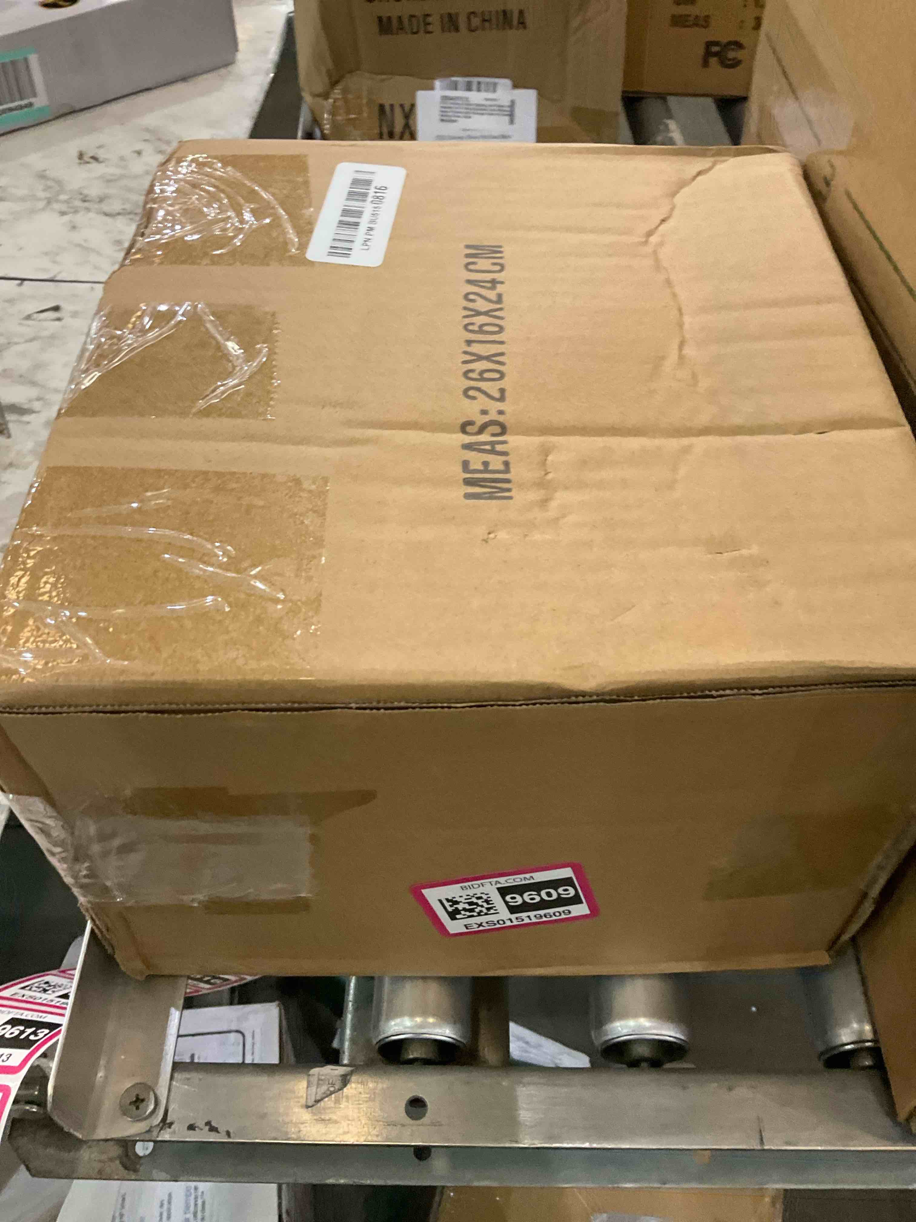 https://s3.amazonaws.com/lotting-images-prod/BargainHunt/EXS01519609_1716992461181.jpeg