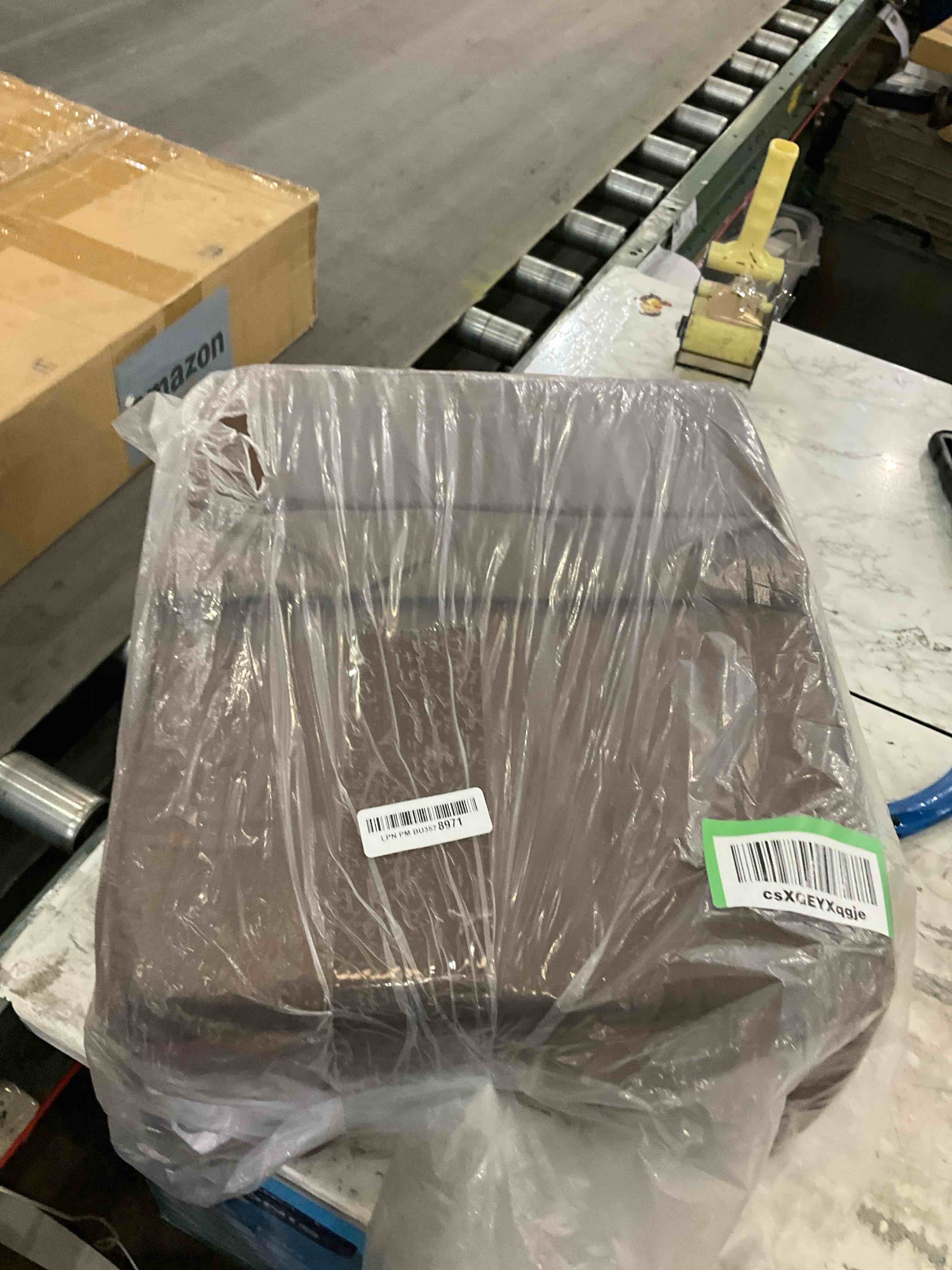 https://s3.amazonaws.com/lotting-images-prod/BargainHunt/EXS01519774_1717075980035.jpeg