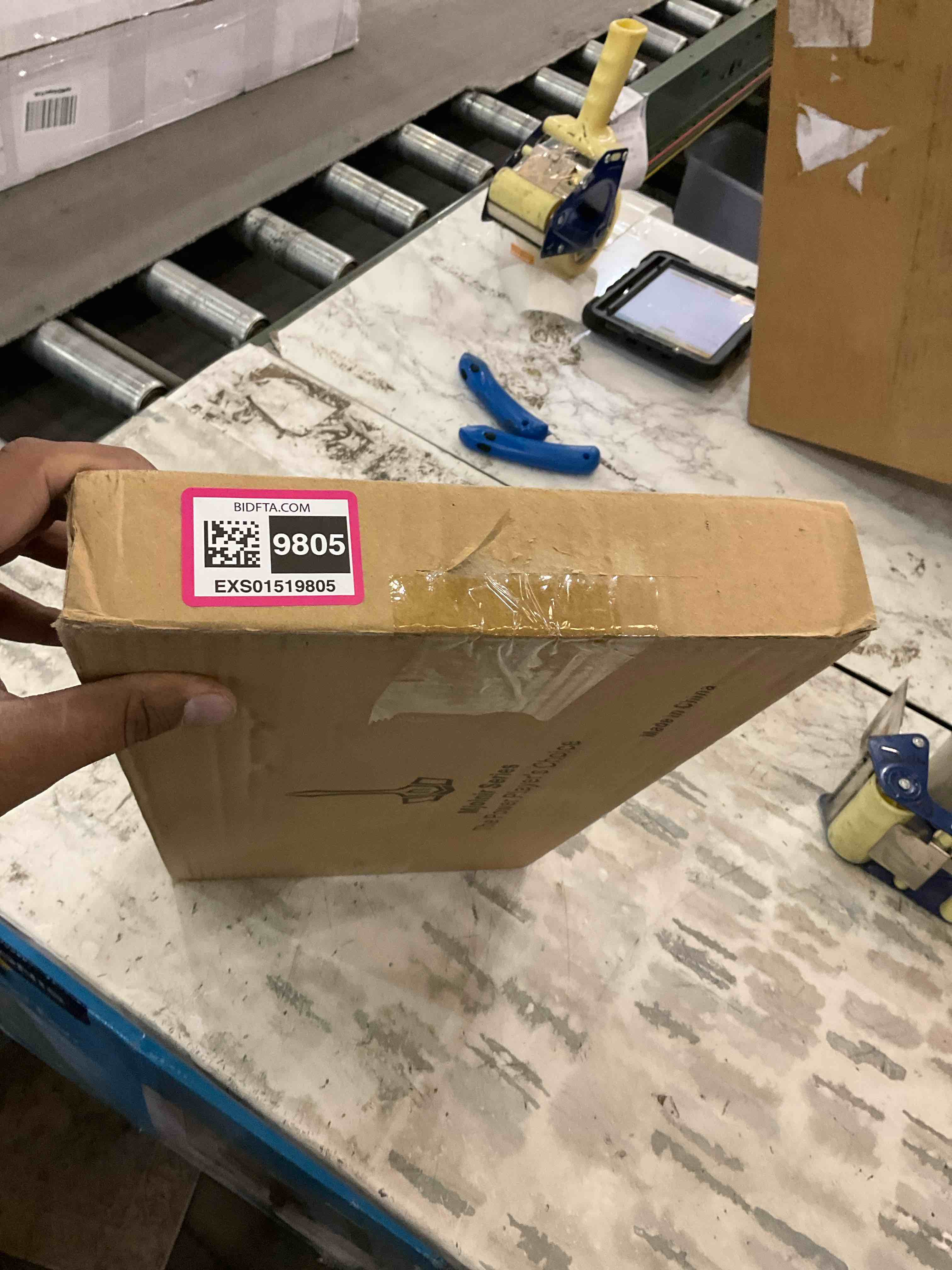 https://s3.amazonaws.com/lotting-images-prod/BargainHunt/EXS01519805_1717078246370.jpeg