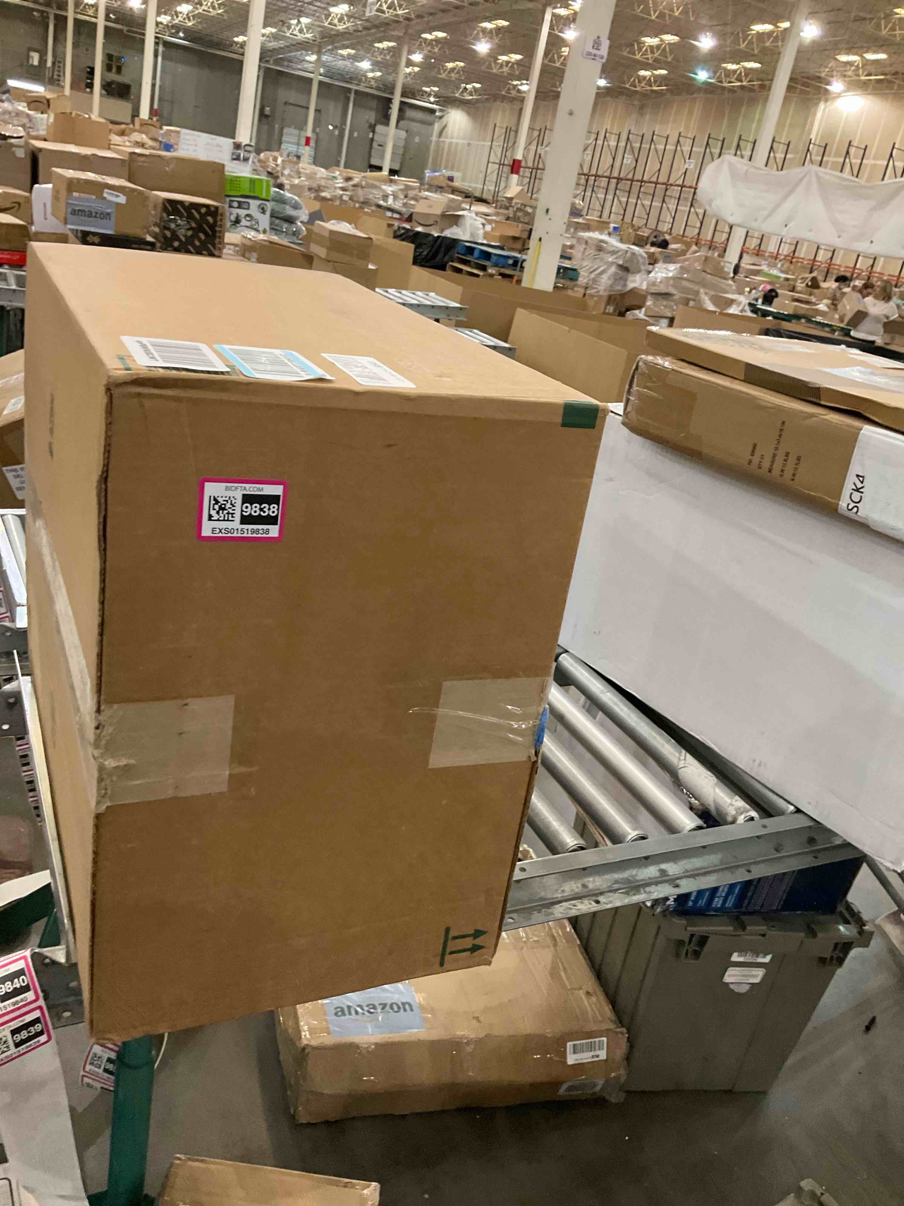 https://s3.amazonaws.com/lotting-images-prod/BargainHunt/EXS01519838_1717082500546.jpeg