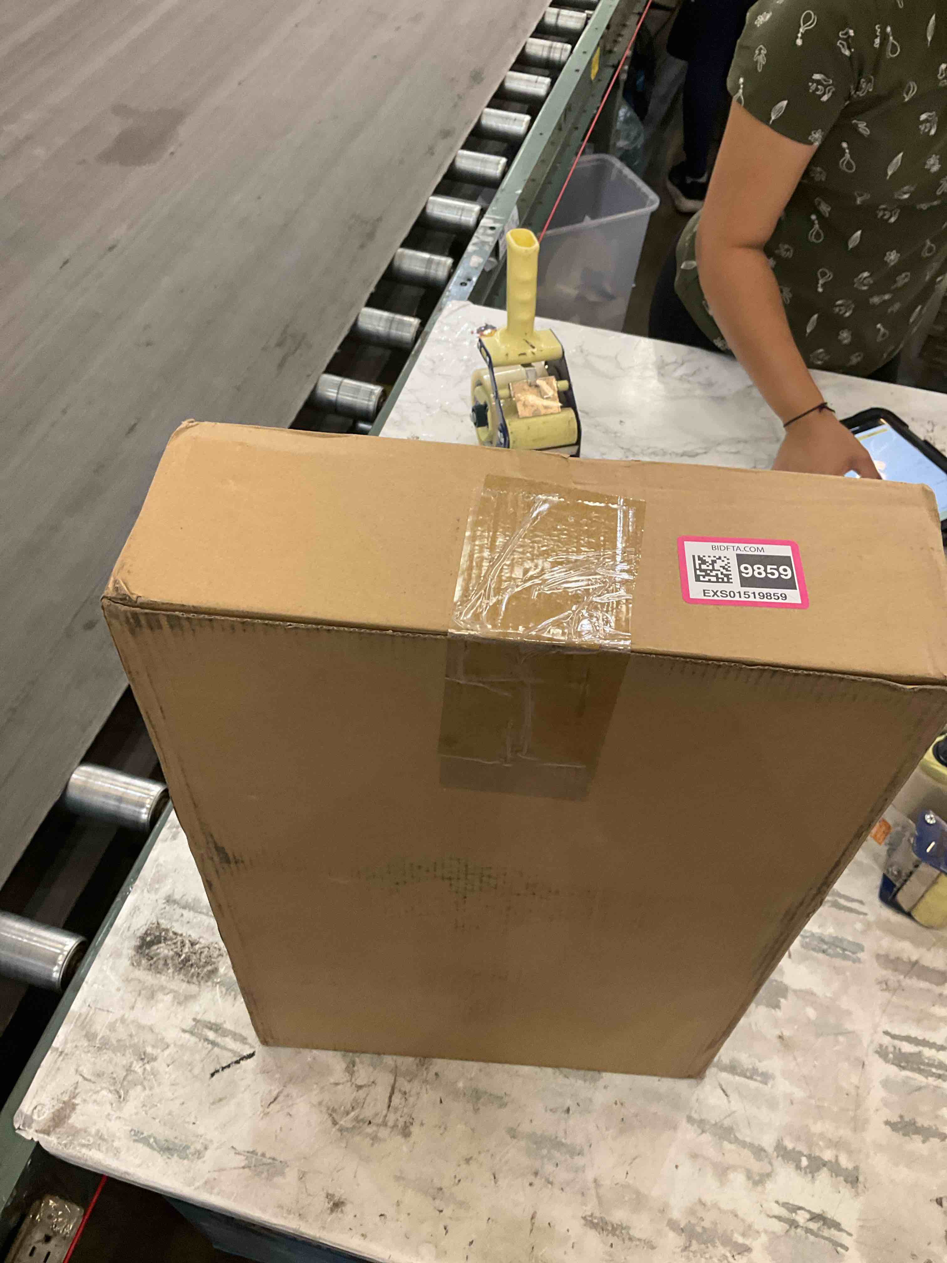 https://s3.amazonaws.com/lotting-images-prod/BargainHunt/EXS01519859_1717087412006.jpeg