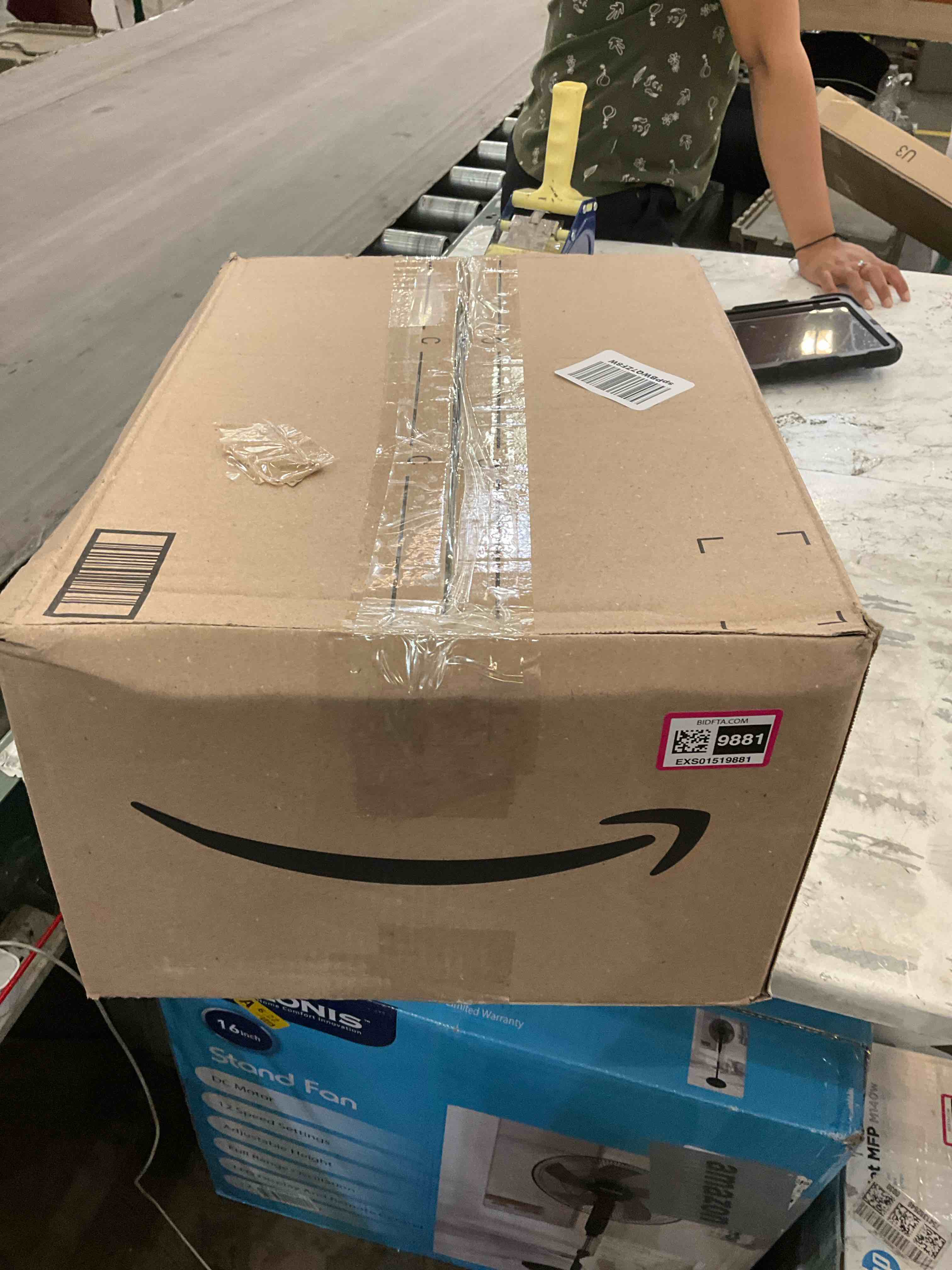 https://s3.amazonaws.com/lotting-images-prod/BargainHunt/EXS01519881_1717089321997.jpeg