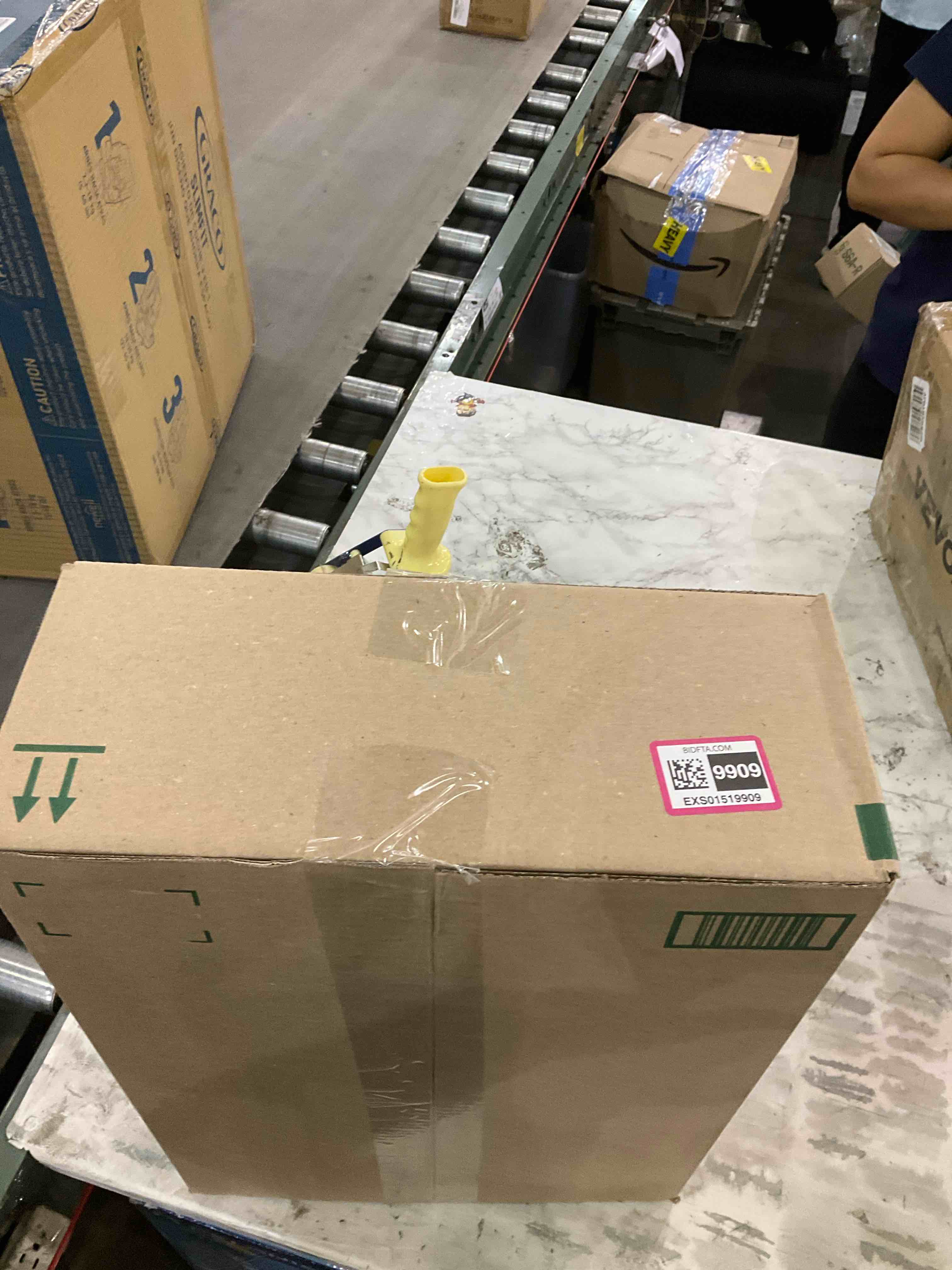 https://s3.amazonaws.com/lotting-images-prod/BargainHunt/EXS01519909_1717154292522.jpeg