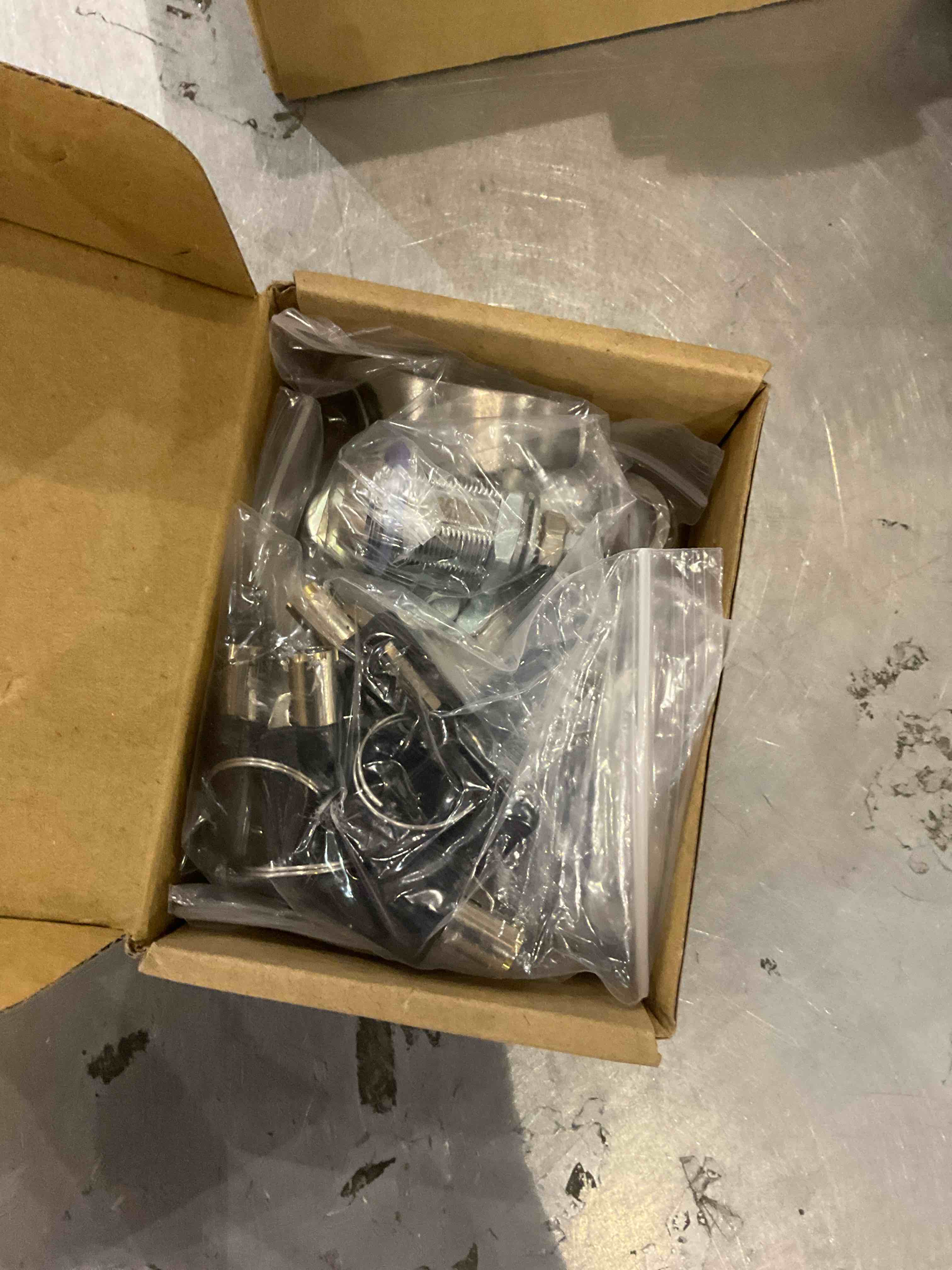 https://s3.amazonaws.com/lotting-images-prod/BargainHunt/EXS01520211_1715253543763.jpeg