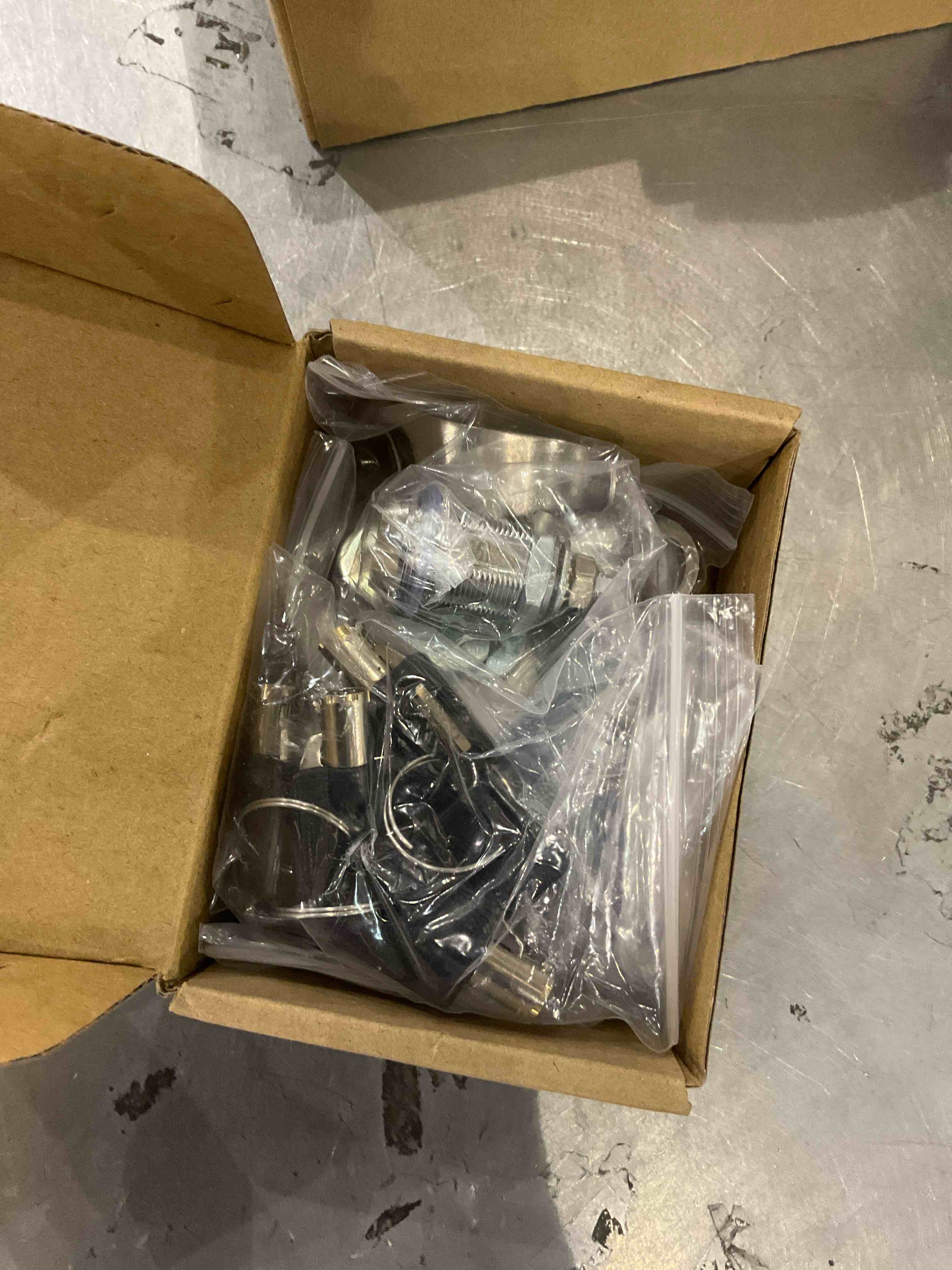 https://s3.amazonaws.com/lotting-images-prod/BargainHunt/EXS01520211_1715253544926.jpeg