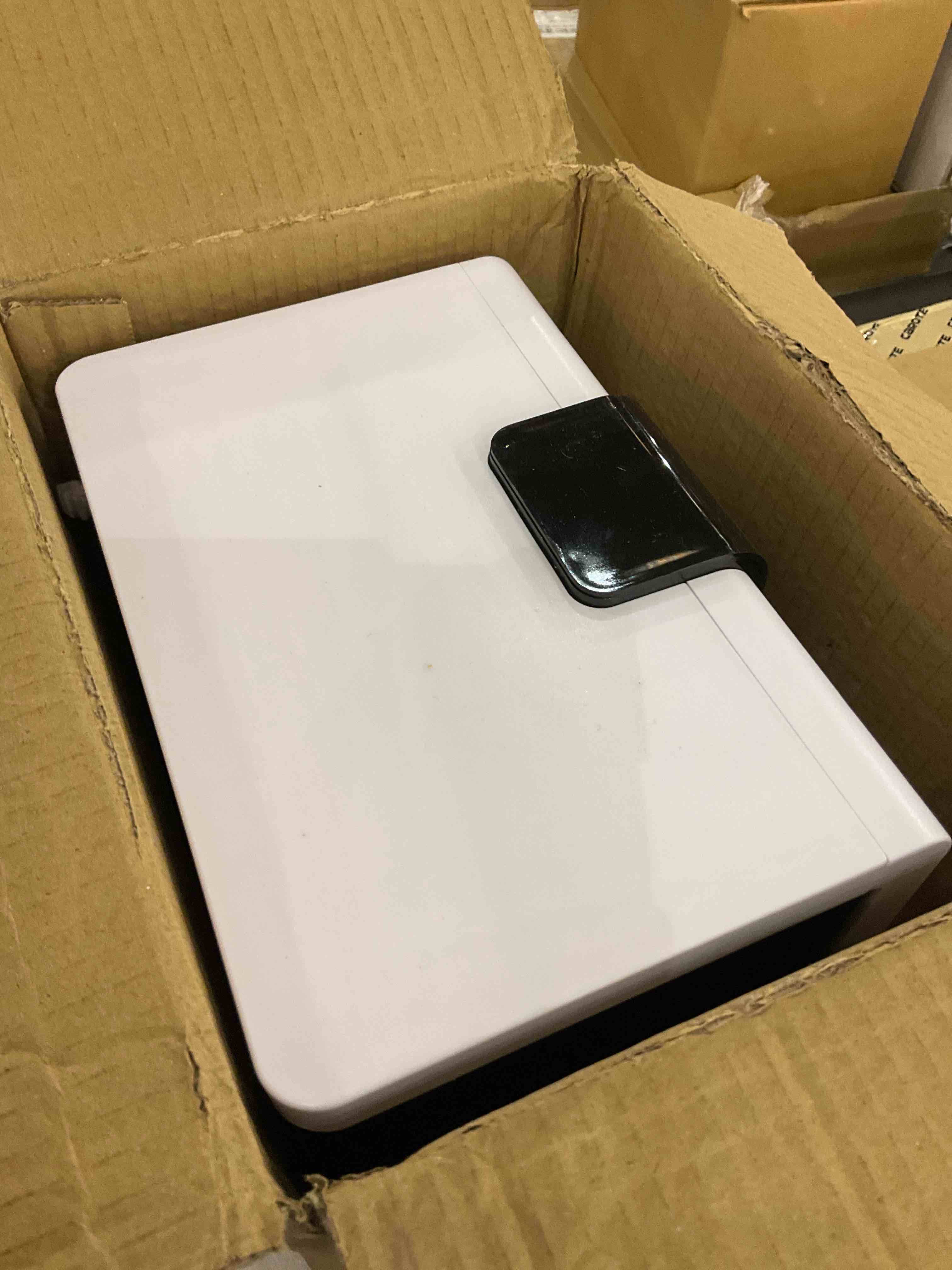 https://s3.amazonaws.com/lotting-images-prod/BargainHunt/EXS01520301_1715266058869.jpeg