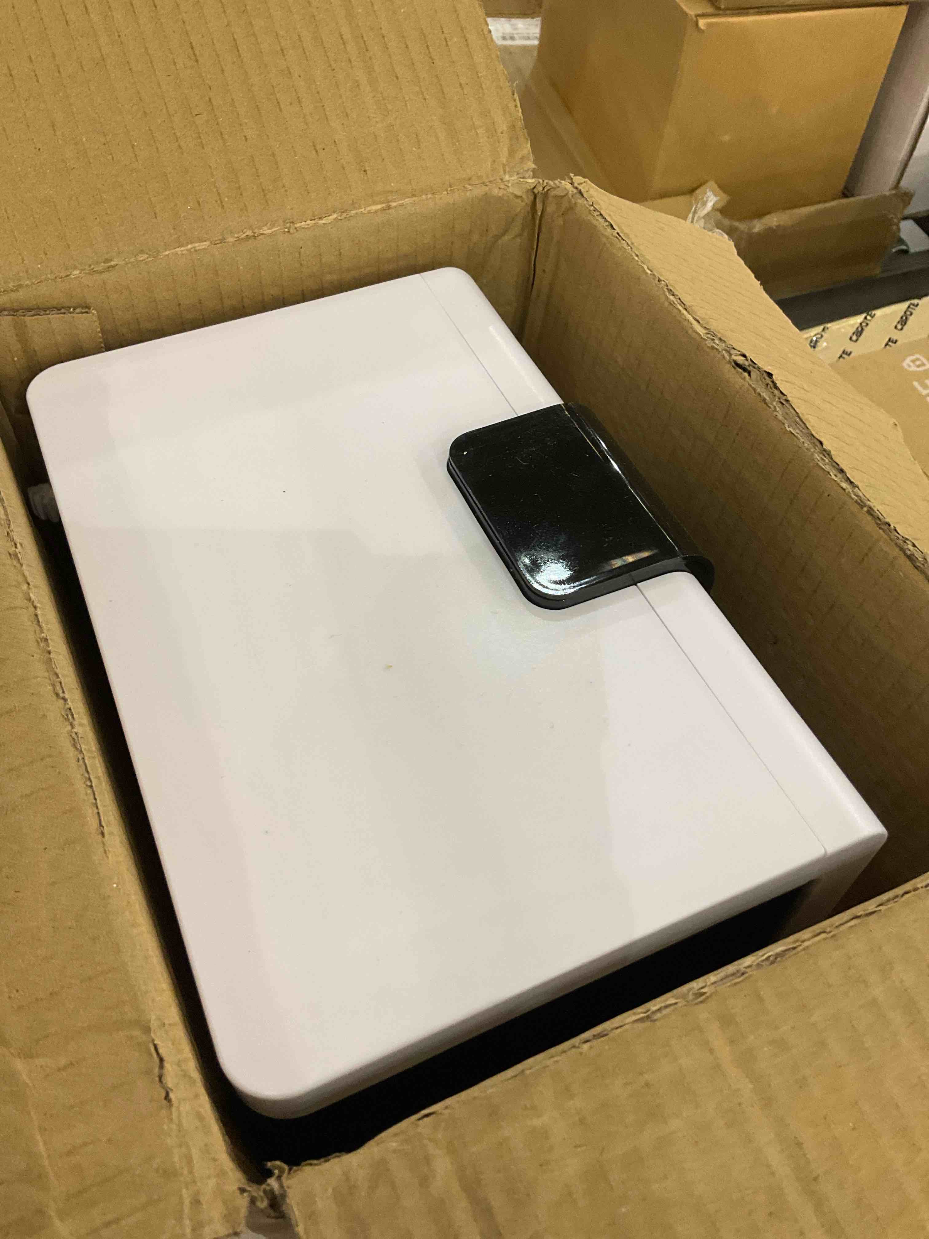 https://s3.amazonaws.com/lotting-images-prod/BargainHunt/EXS01520301_1715266060658.jpeg
