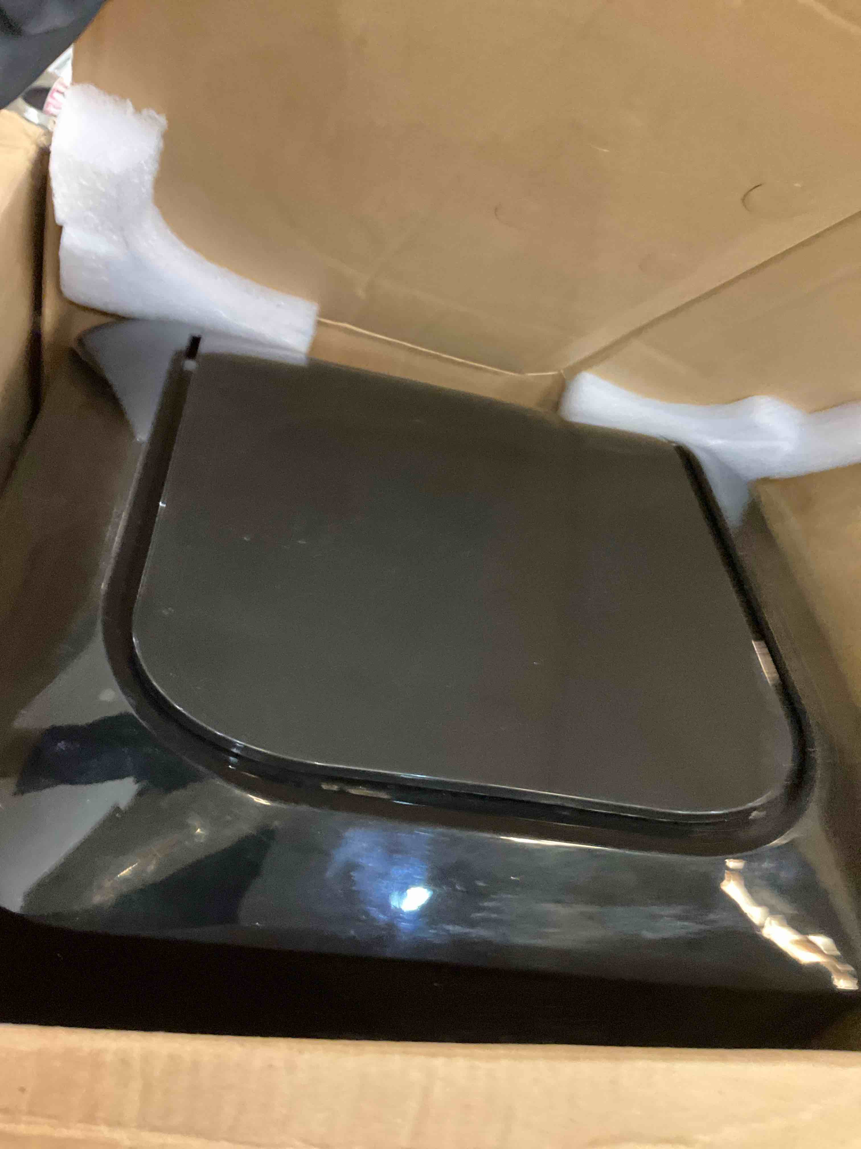 https://s3.amazonaws.com/lotting-images-prod/BargainHunt/EXS01520384_1715279501012.jpeg