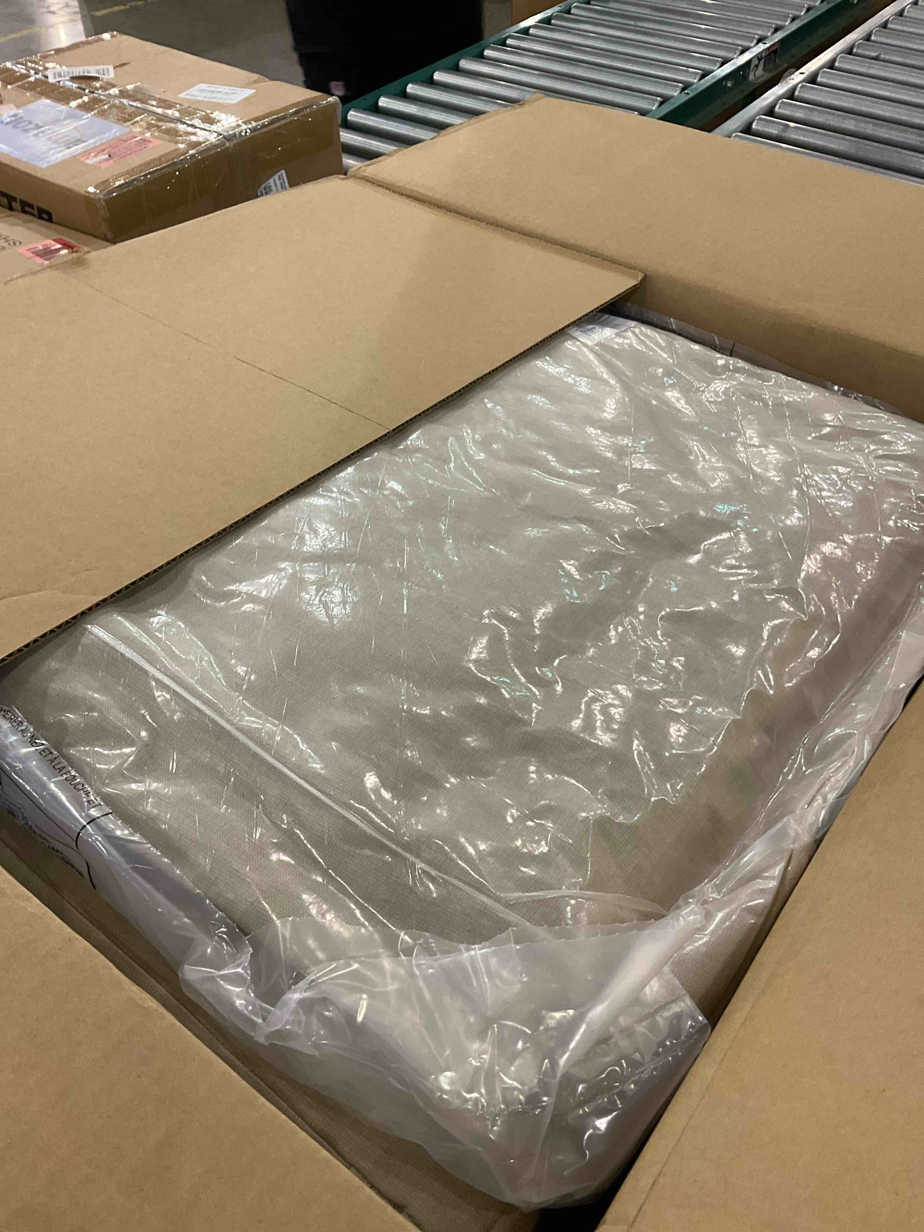 https://s3.amazonaws.com/lotting-images-prod/BargainHunt/EXS01520444_1715341689918.jpeg