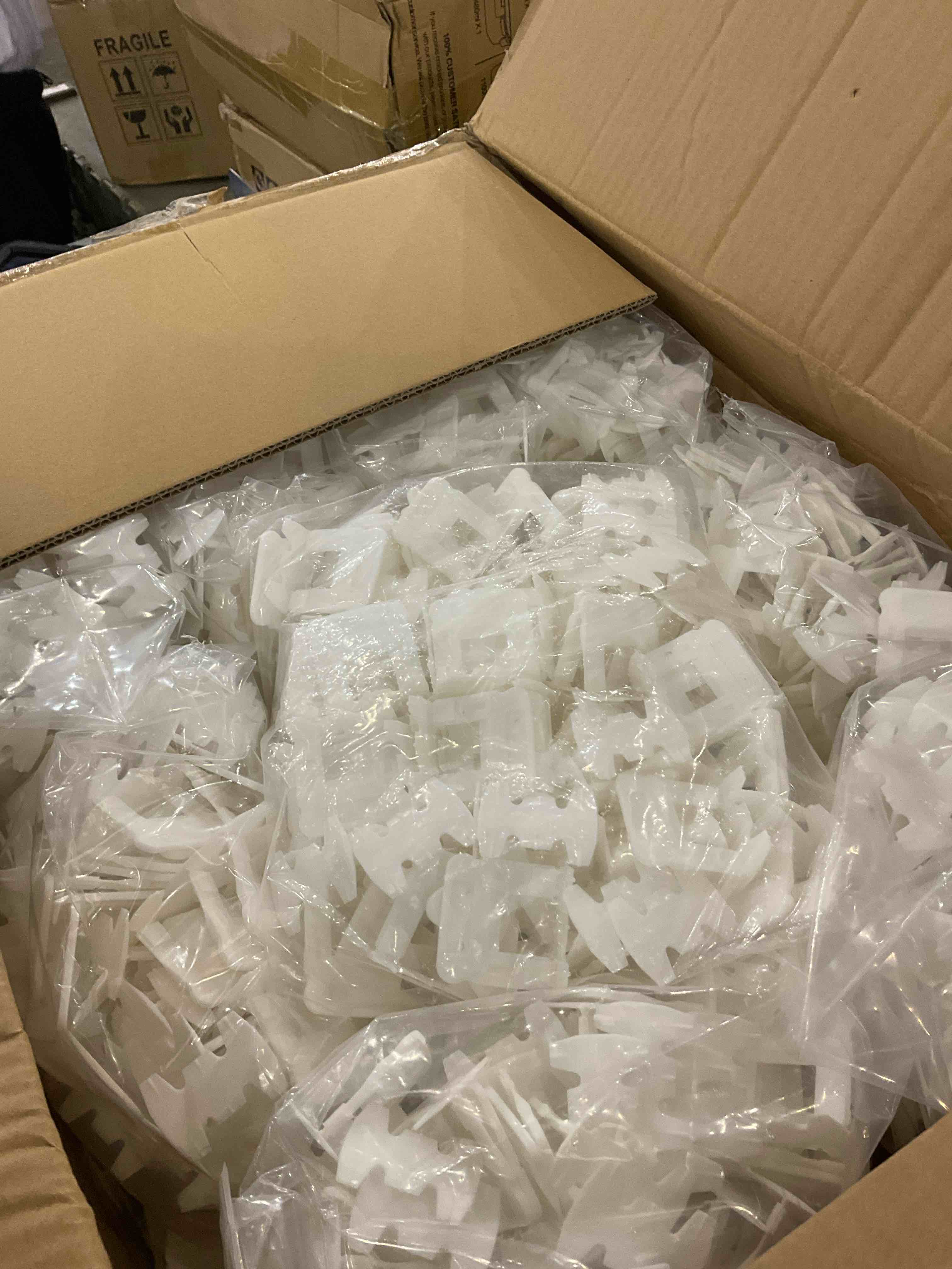 https://s3.amazonaws.com/lotting-images-prod/BargainHunt/EXS01520454_1715342729920.jpeg