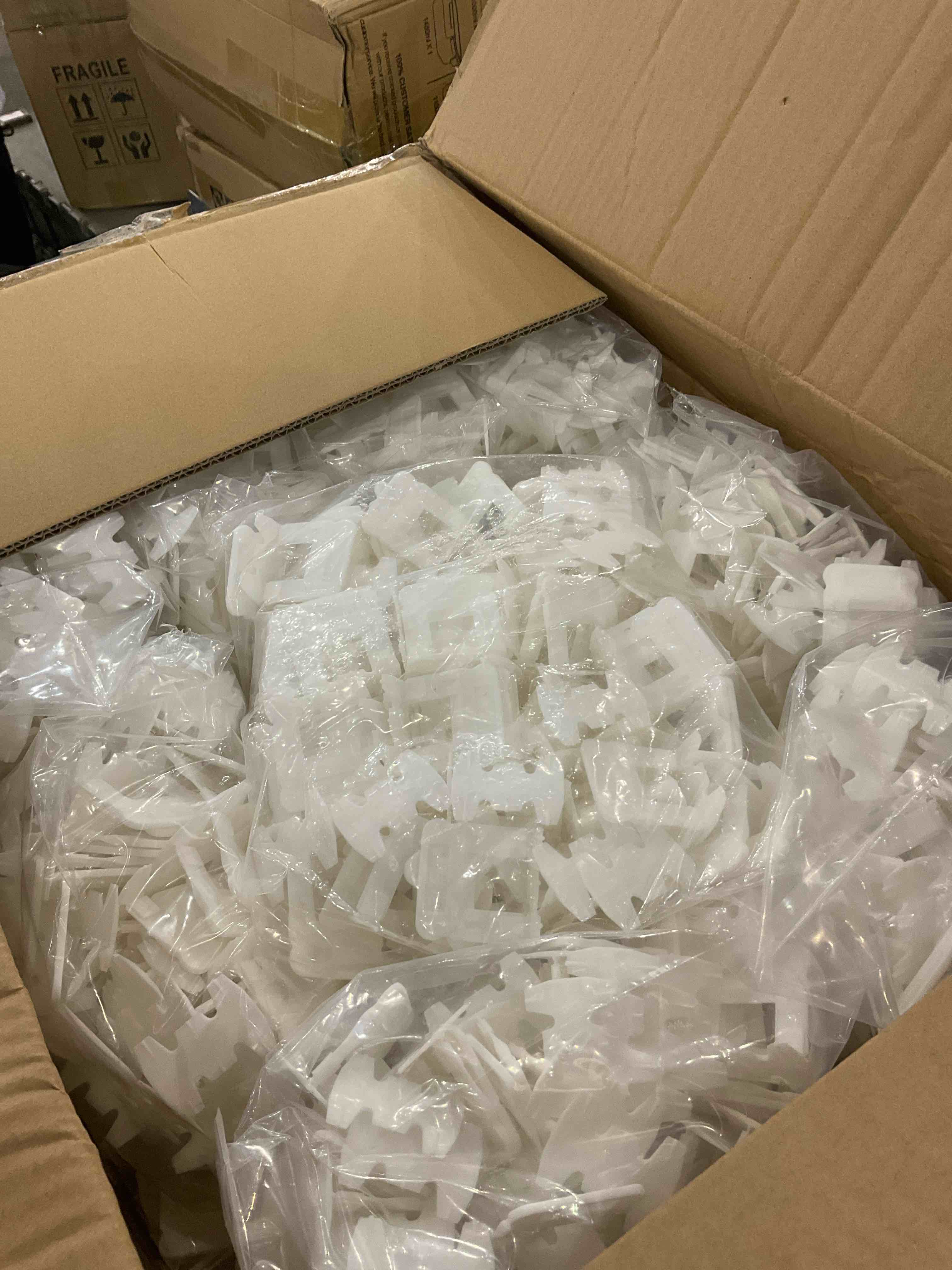https://s3.amazonaws.com/lotting-images-prod/BargainHunt/EXS01520454_1715342731264.jpeg