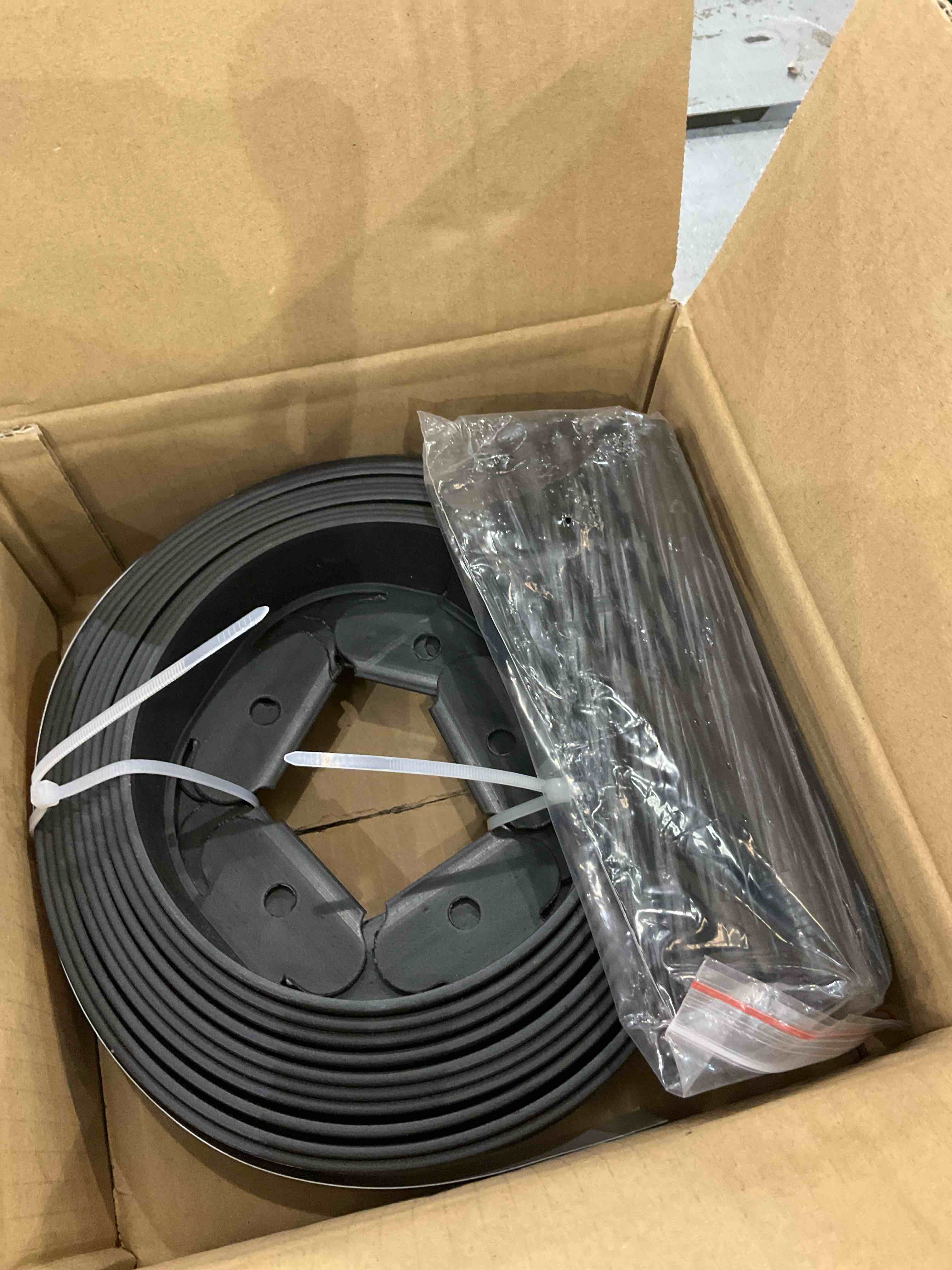 https://s3.amazonaws.com/lotting-images-prod/BargainHunt/EXS01520498_1715348264990.jpeg