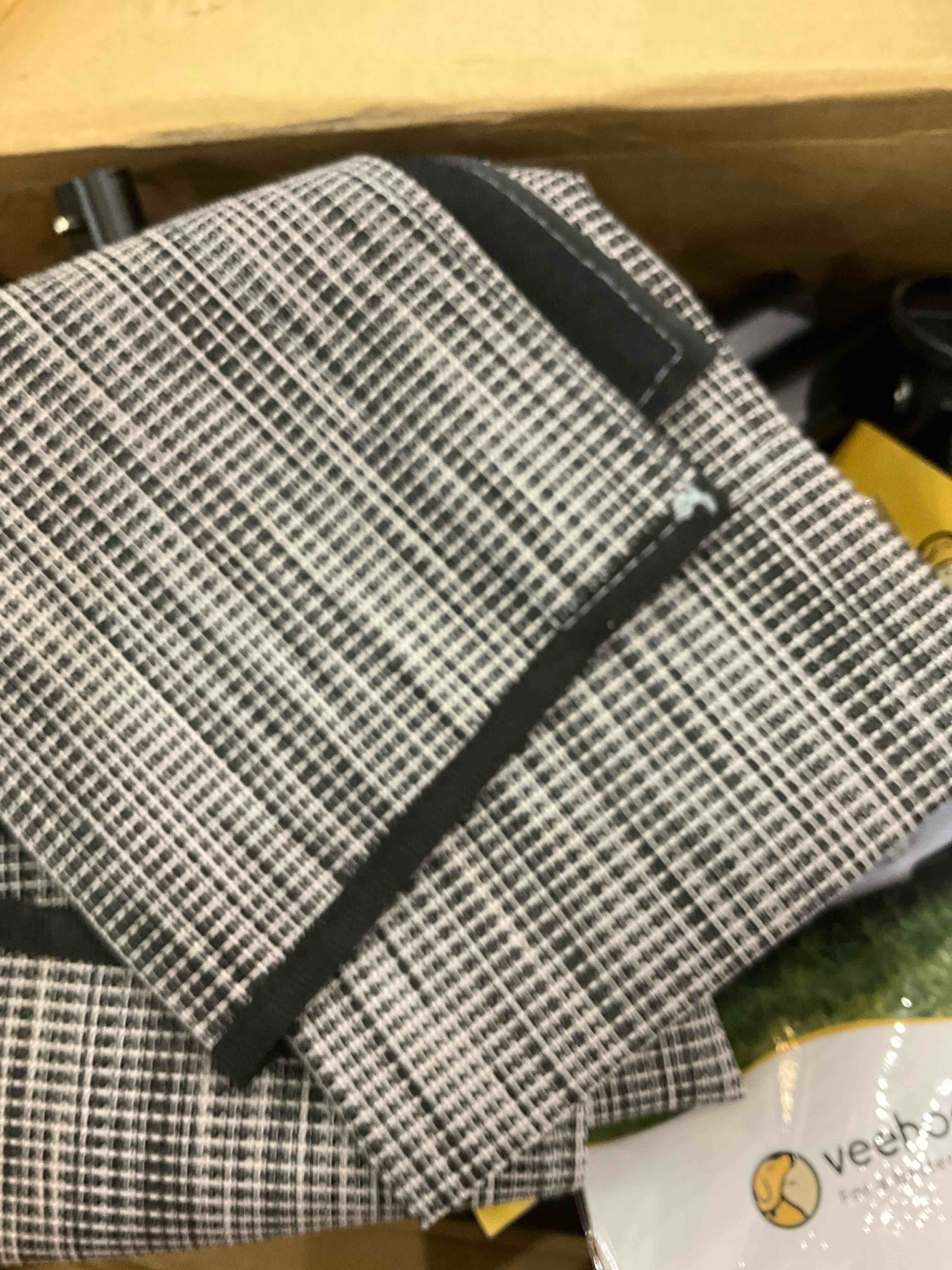 https://s3.amazonaws.com/lotting-images-prod/BargainHunt/EXS01520571_1715266289166.jpeg