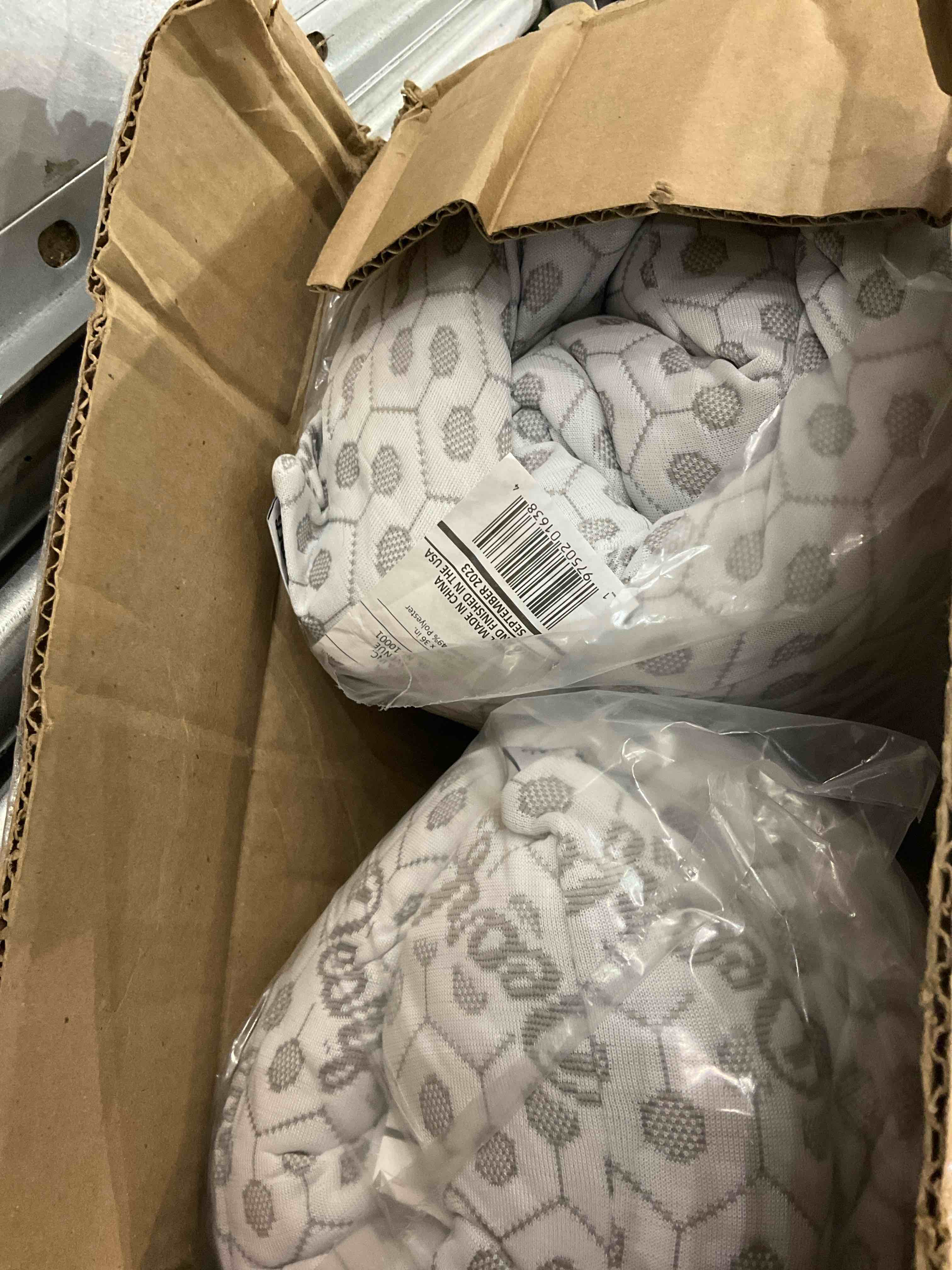 https://s3.amazonaws.com/lotting-images-prod/BargainHunt/EXS01520931_1715607338244.jpeg