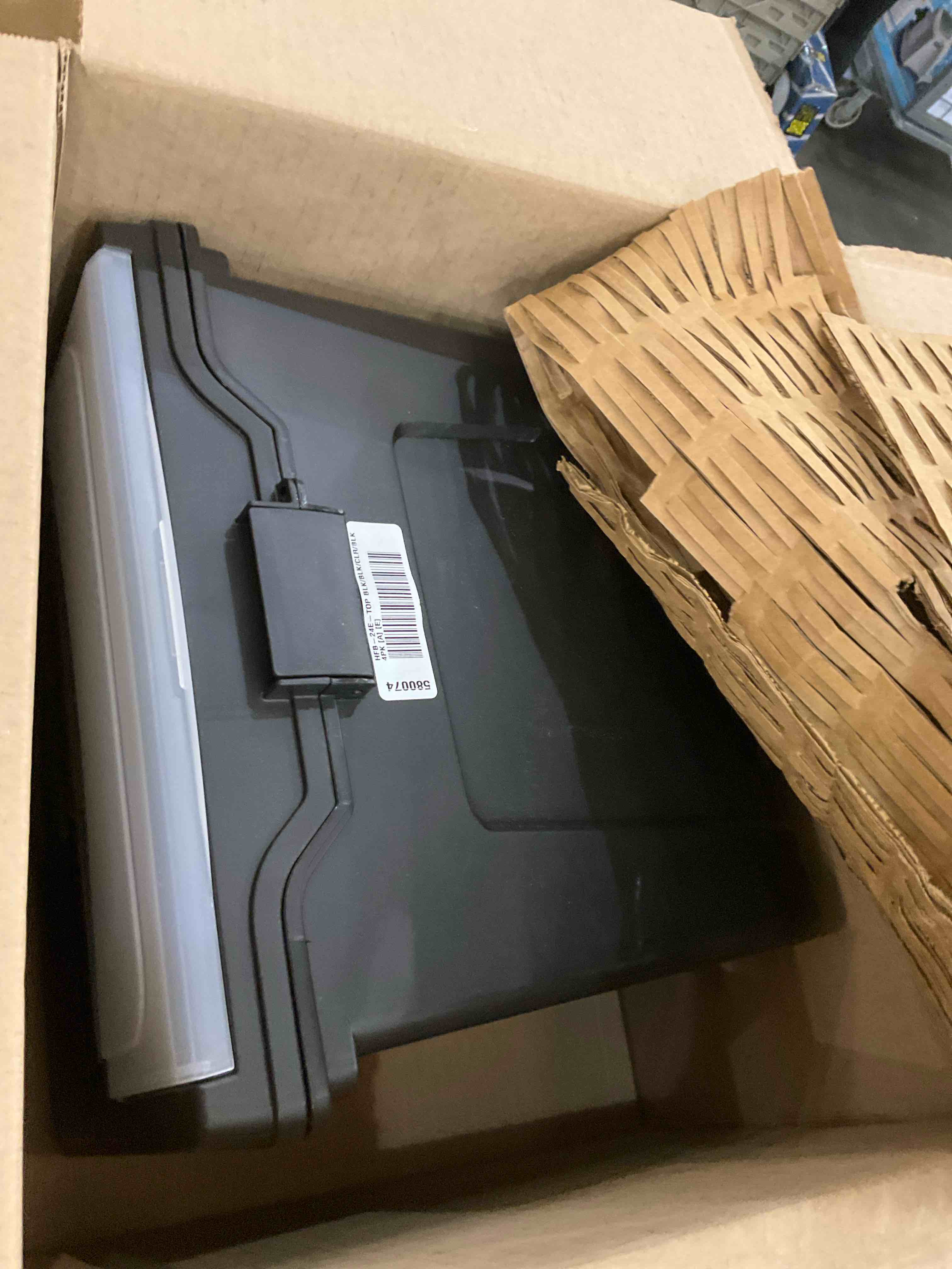 https://s3.amazonaws.com/lotting-images-prod/BargainHunt/EXS01521108_1718980064967.jpeg