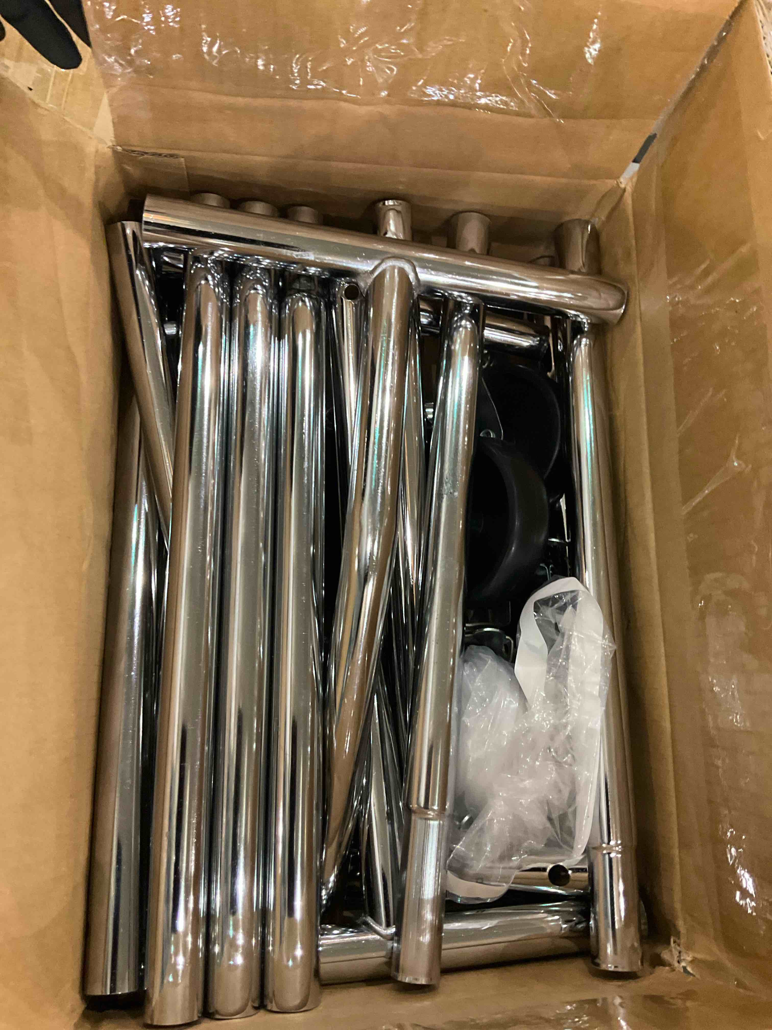https://s3.amazonaws.com/lotting-images-prod/BargainHunt/EXS01521354_1719833155294.jpeg