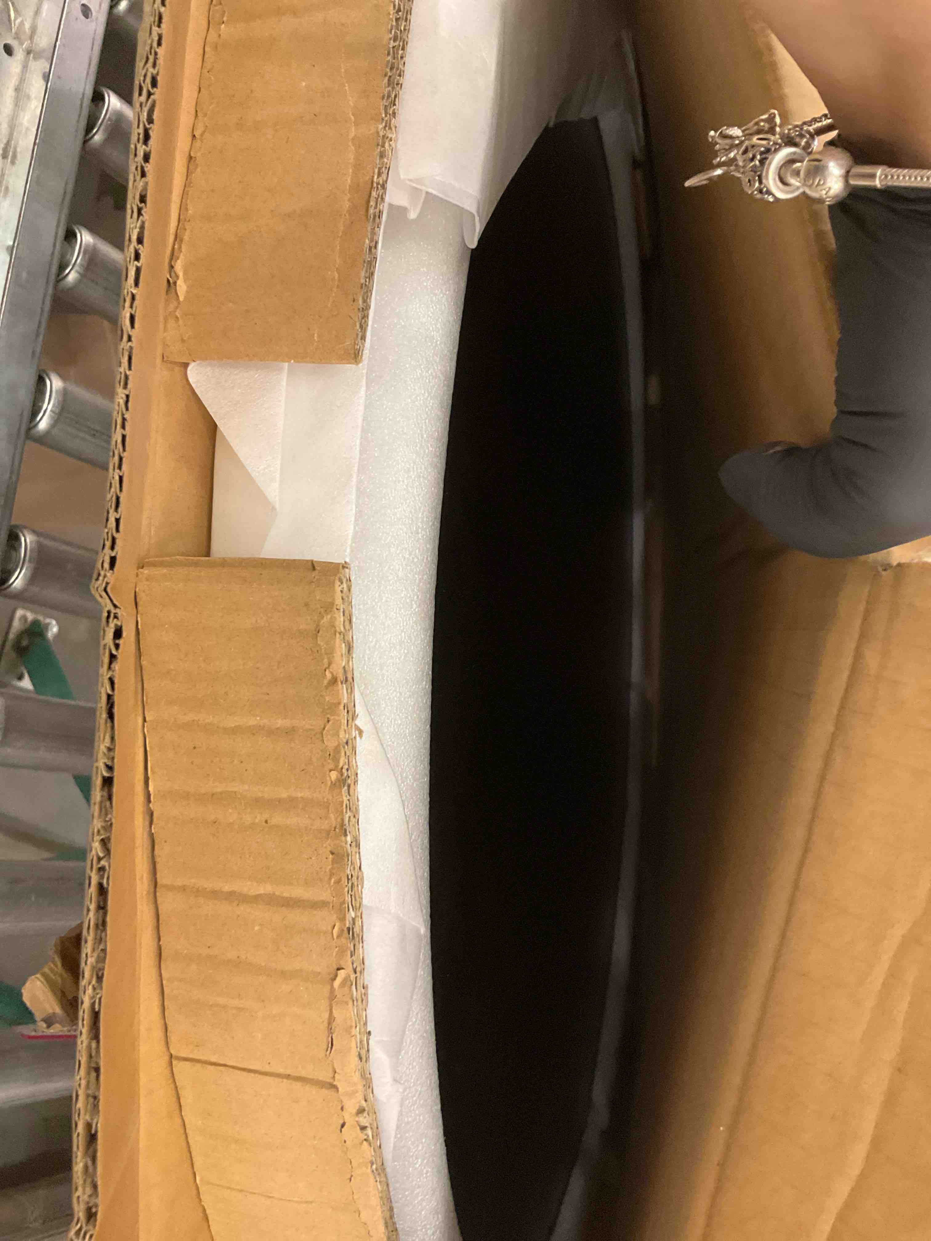 https://s3.amazonaws.com/lotting-images-prod/BargainHunt/EXS01521454_1719933002091.jpeg