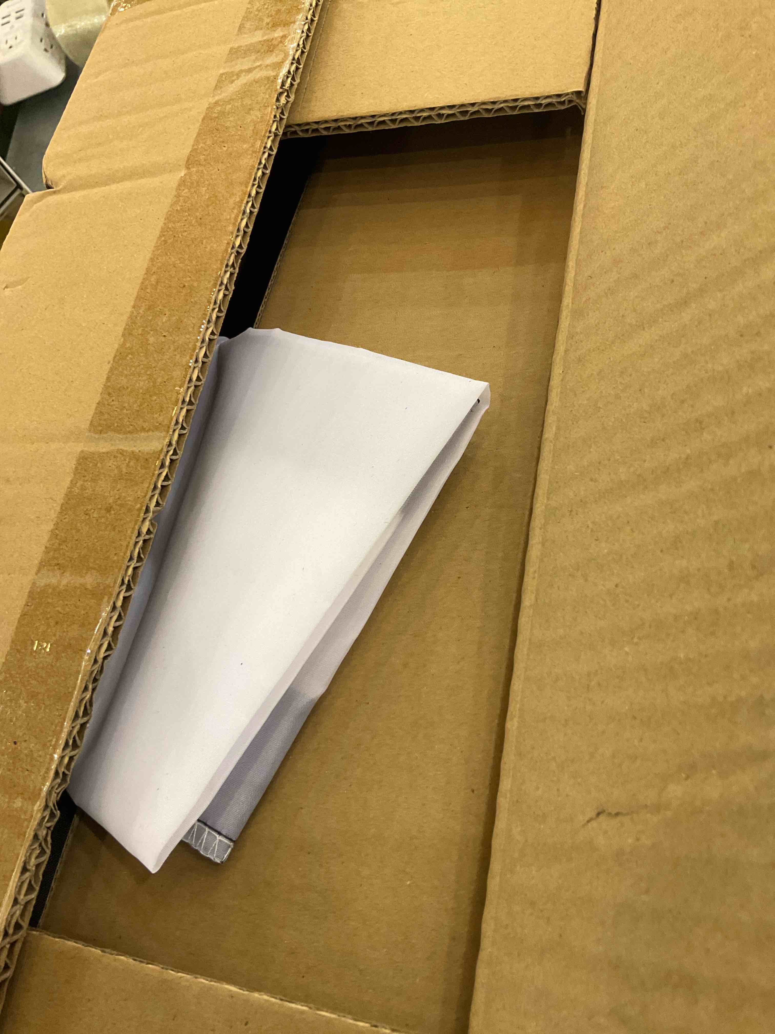 https://s3.amazonaws.com/lotting-images-prod/BargainHunt/EXS01521546_1714748746339.jpeg