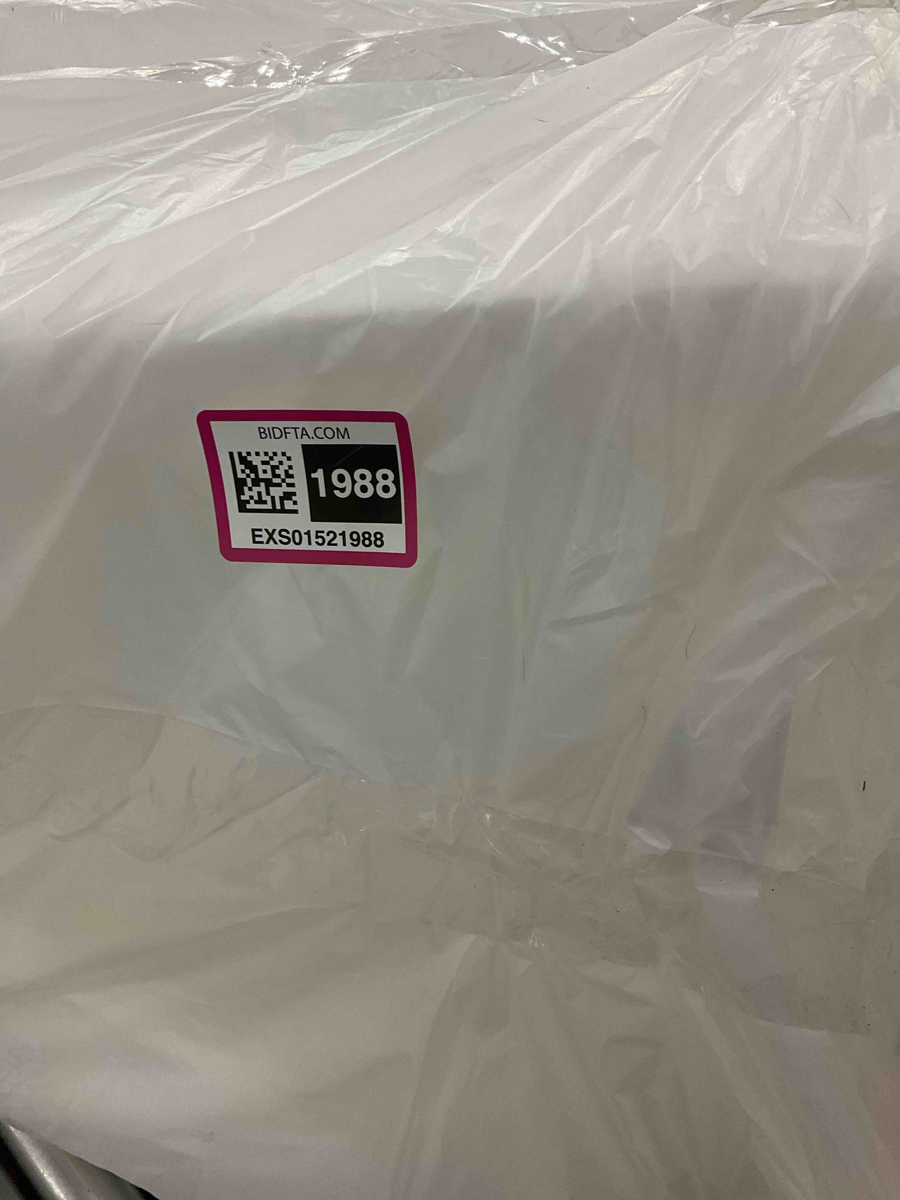 https://s3.amazonaws.com/lotting-images-prod/BargainHunt/EXS01521988_1715253878115.jpeg